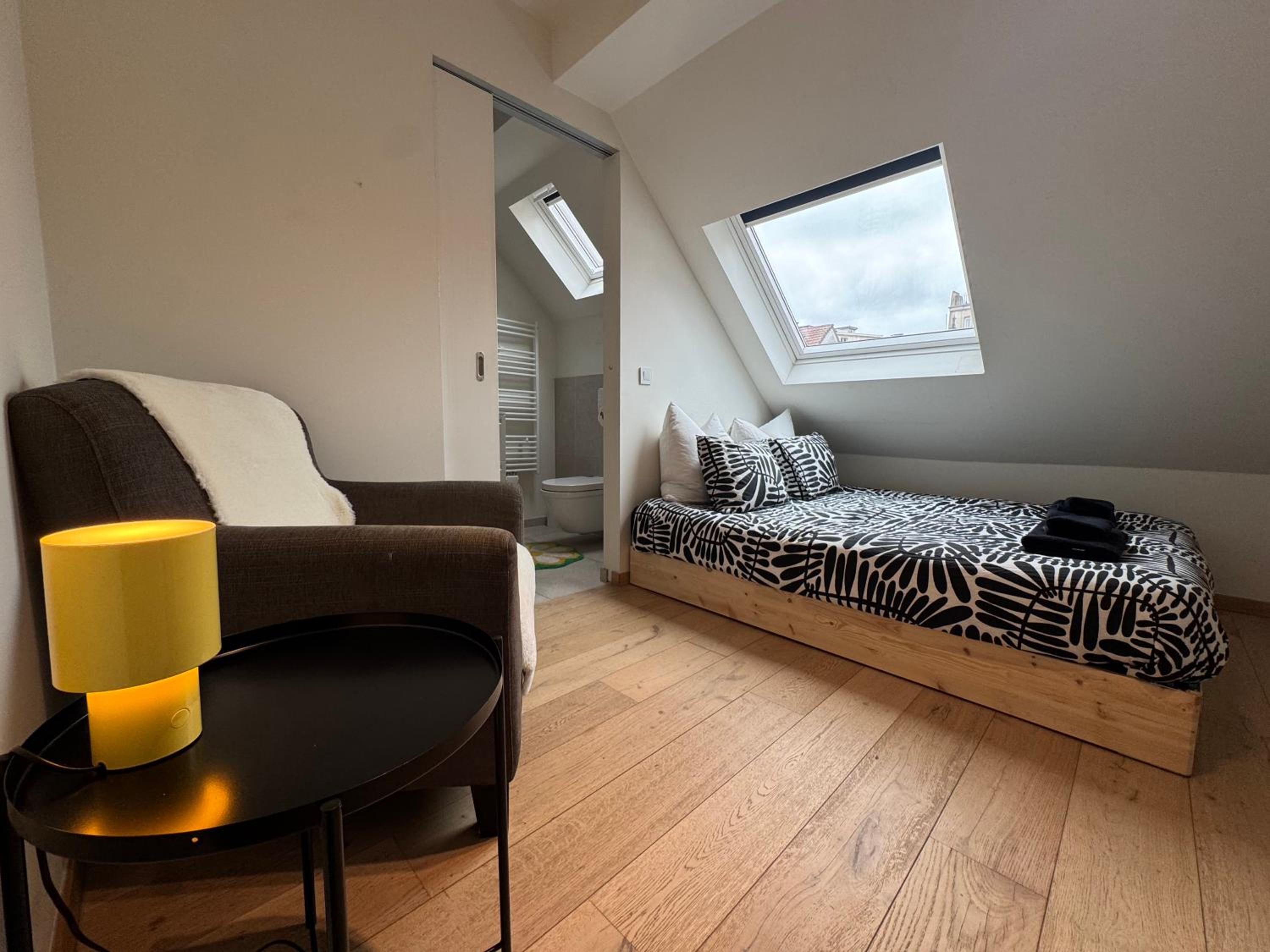 Downtown Spacious Design Duplex 3bedR