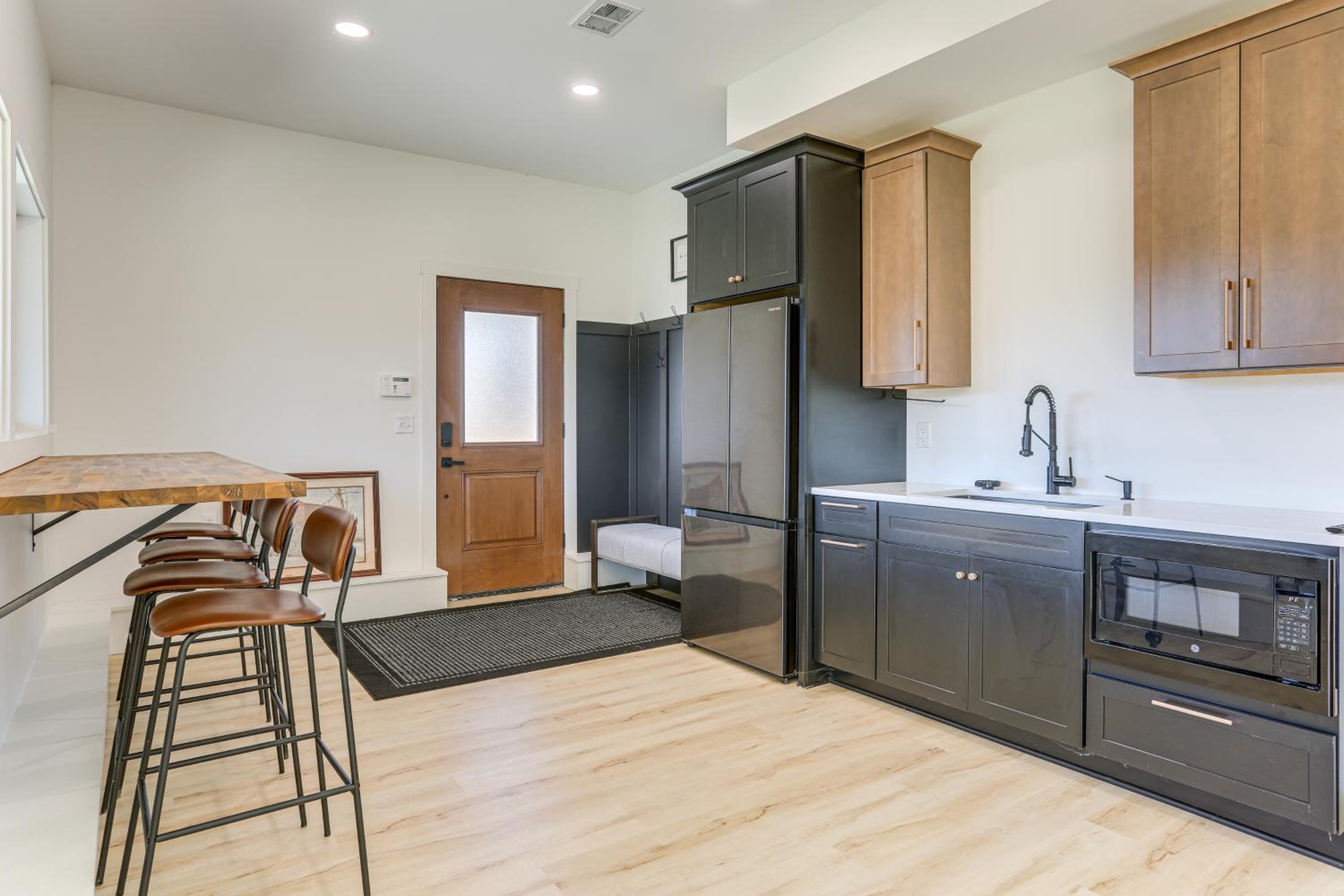 3 Mi to Holiday Valley Mtn-View Home with Hot Tub
