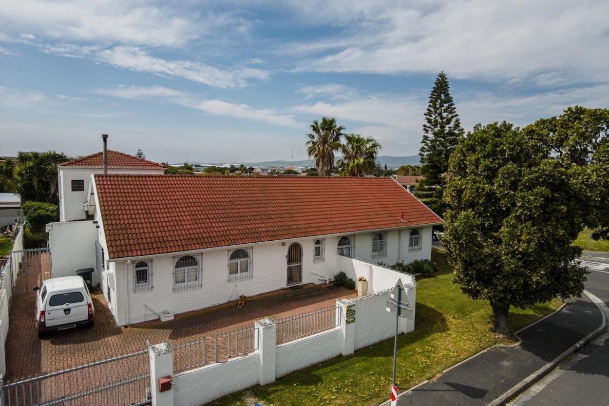 Milnerton Oak Lodge Home Away from Home!