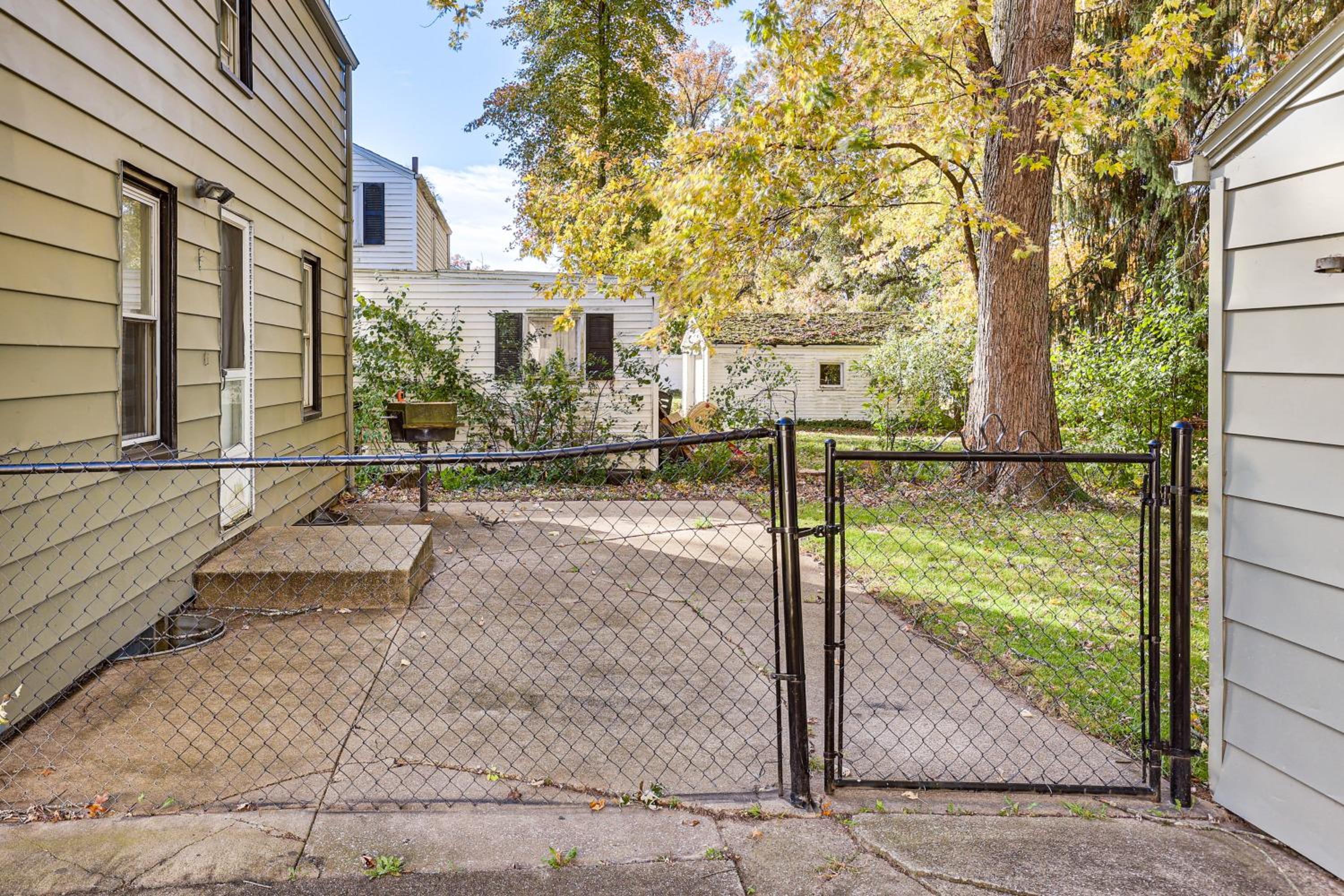Cozy Home 4 Mi to YSU Campus Penguins Welcome!