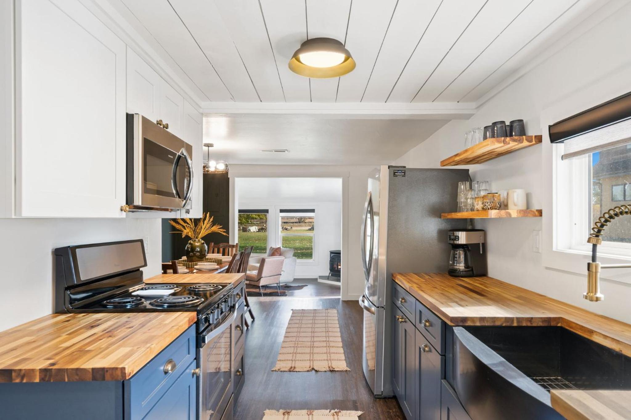 Sunset Haven Dog-friendly Home Near Trails and Lake
