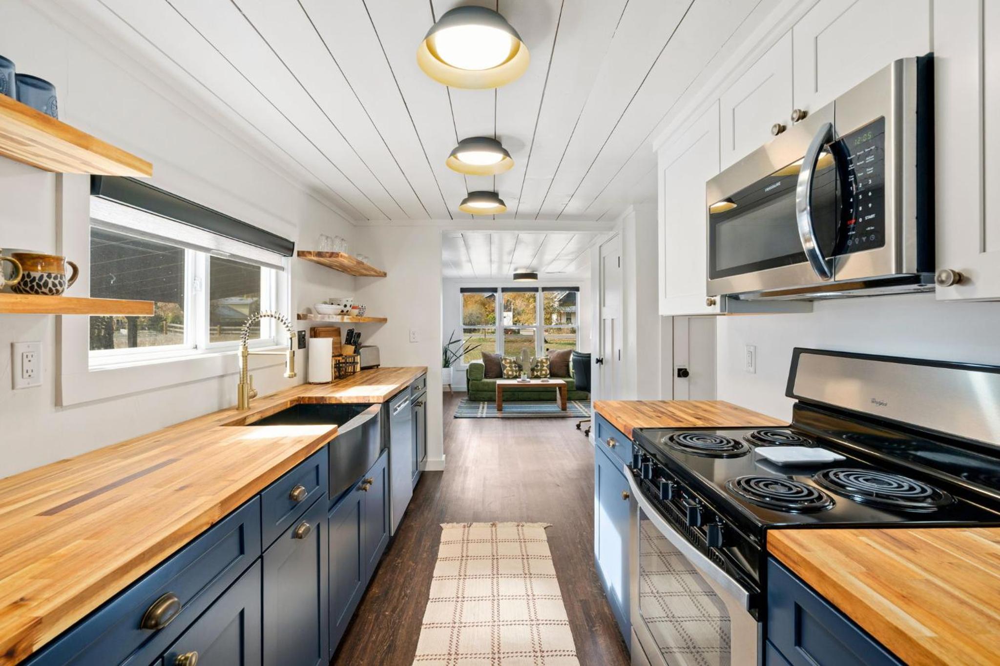 Sunset Haven Dog-friendly Home Near Trails and Lake