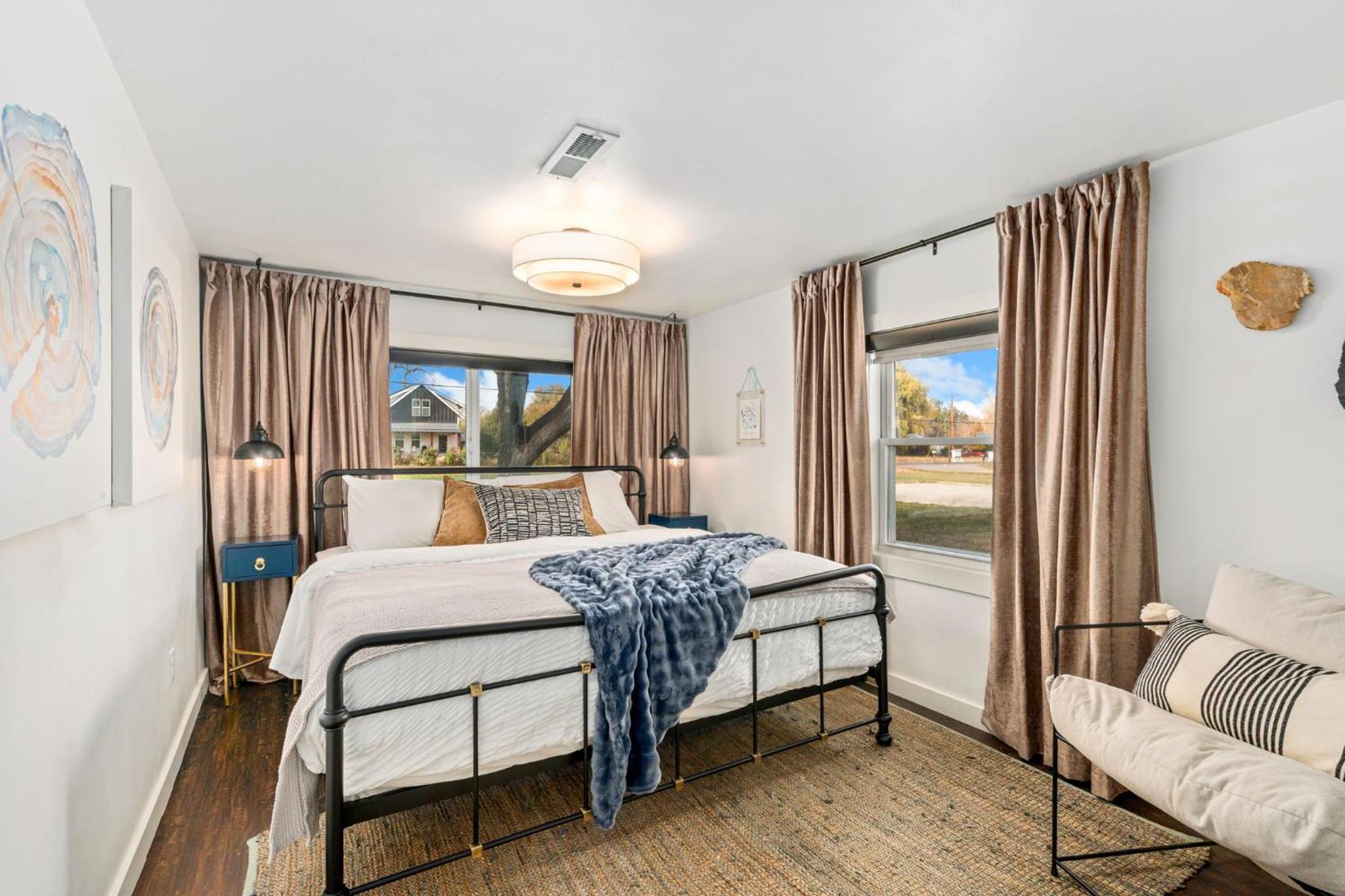 Sunset Haven Dog-friendly Home Near Trails and Lake
