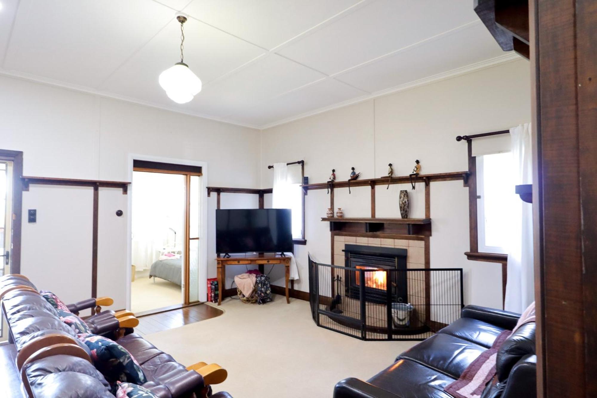 Heritage Home with BBQ & Outdoor Fire Pit