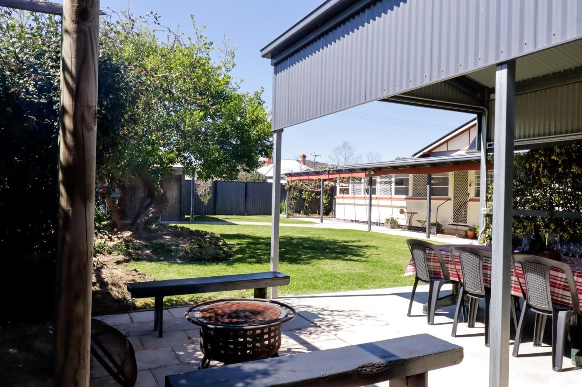 Heritage Home with BBQ & Outdoor Fire Pit