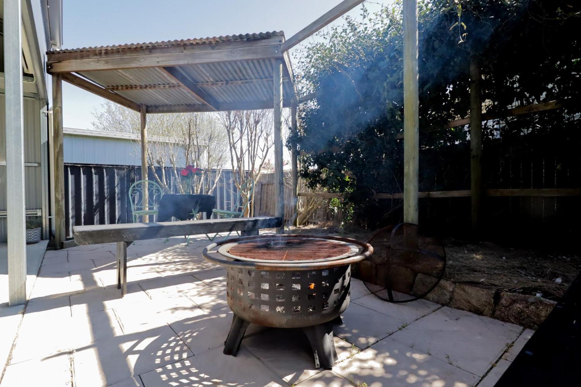 Heritage Home with BBQ & Outdoor Fire Pit