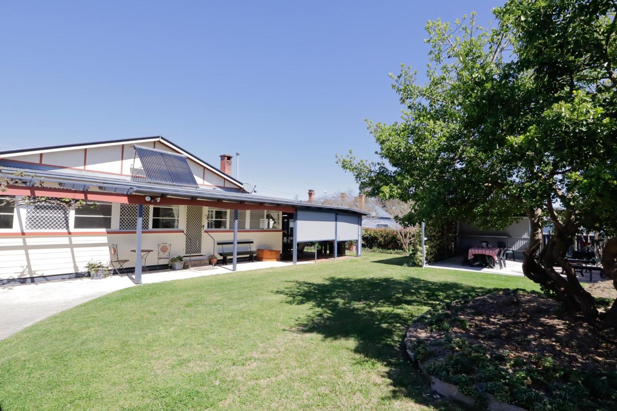 Heritage Home with BBQ & Outdoor Fire Pit