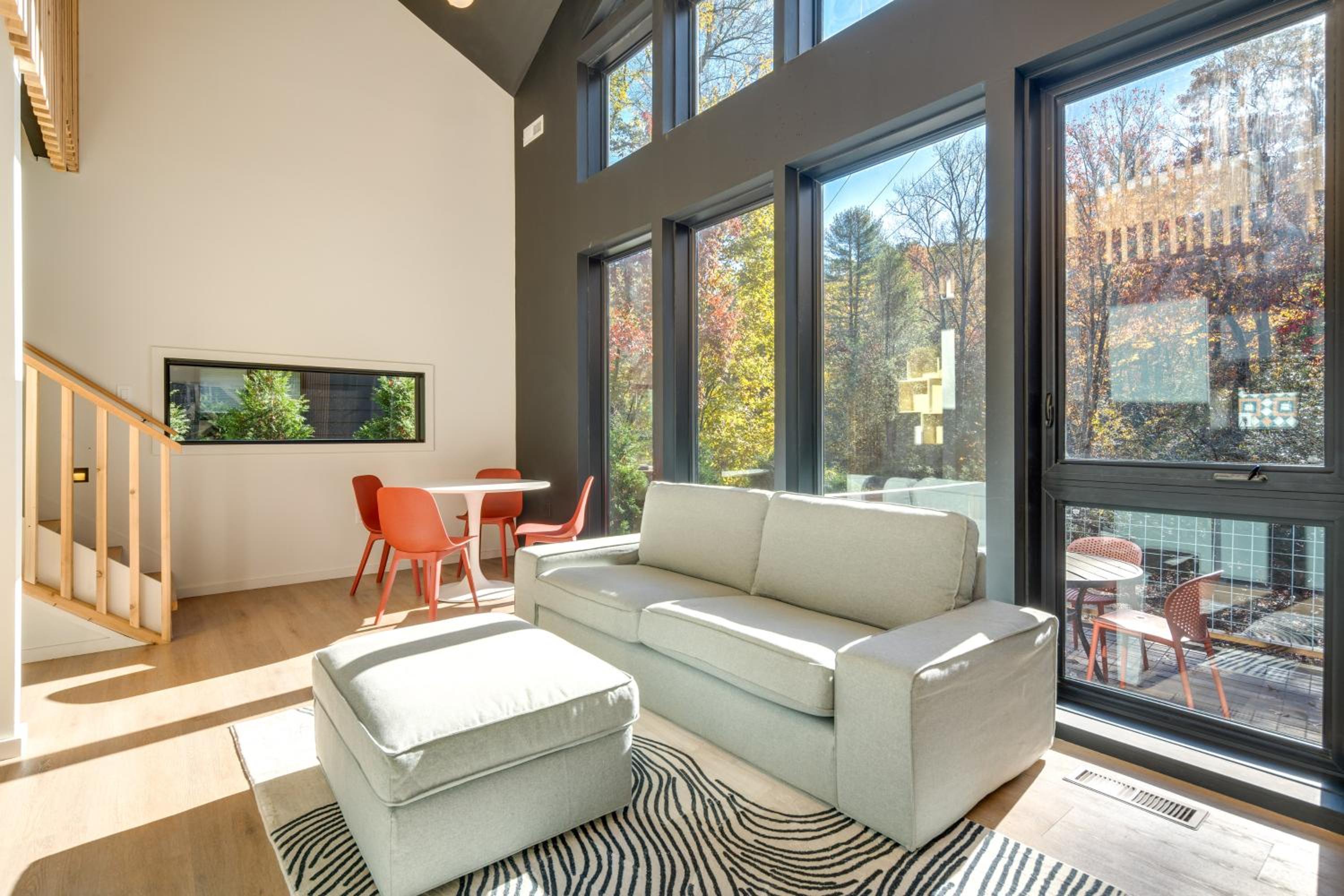 4 Mi to Dtwn Brevard Modern Pisgah Forest Getaway