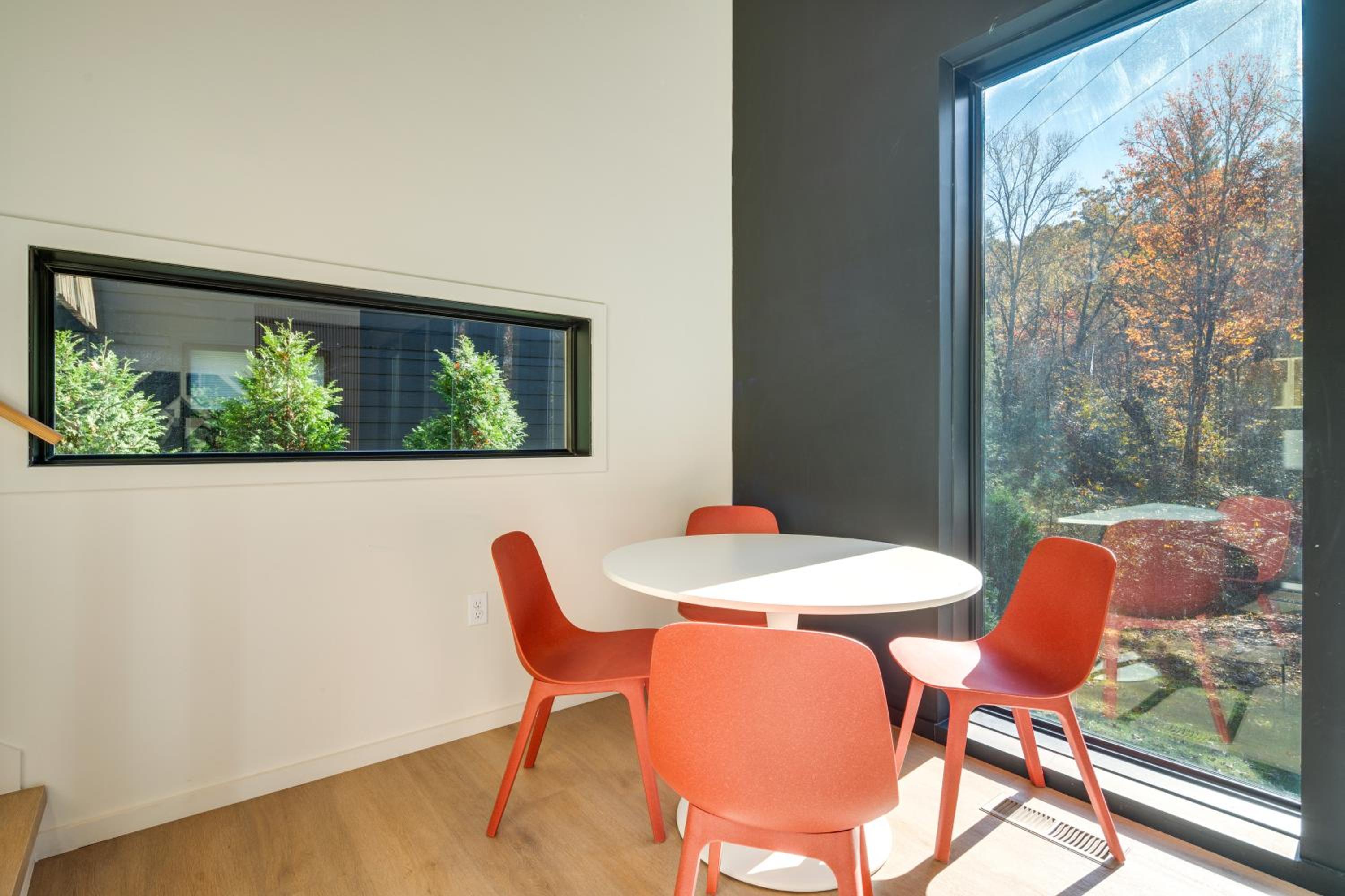 4 Mi to Dtwn Brevard Modern Pisgah Forest Getaway