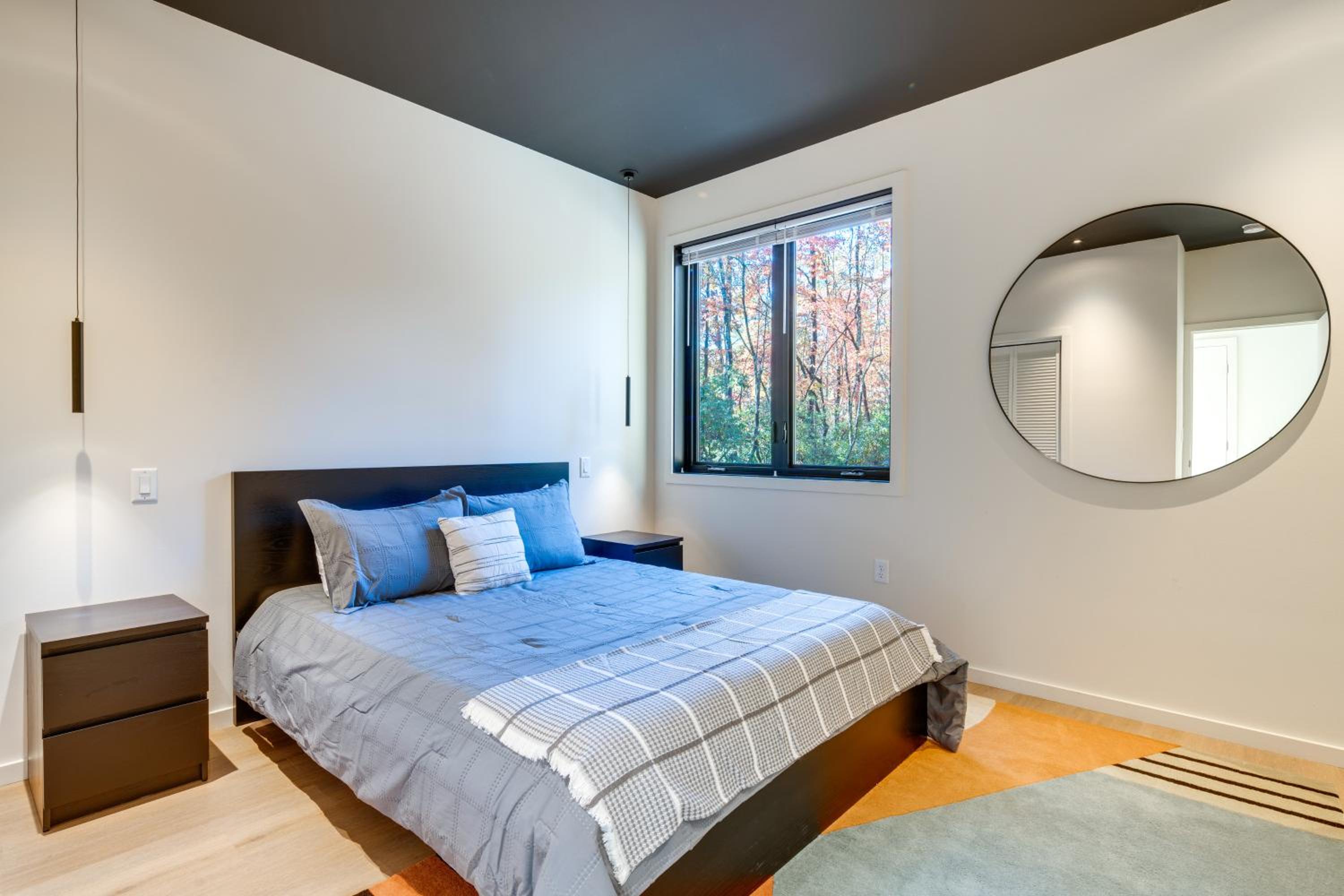 4 Mi to Dtwn Brevard Modern Pisgah Forest Getaway