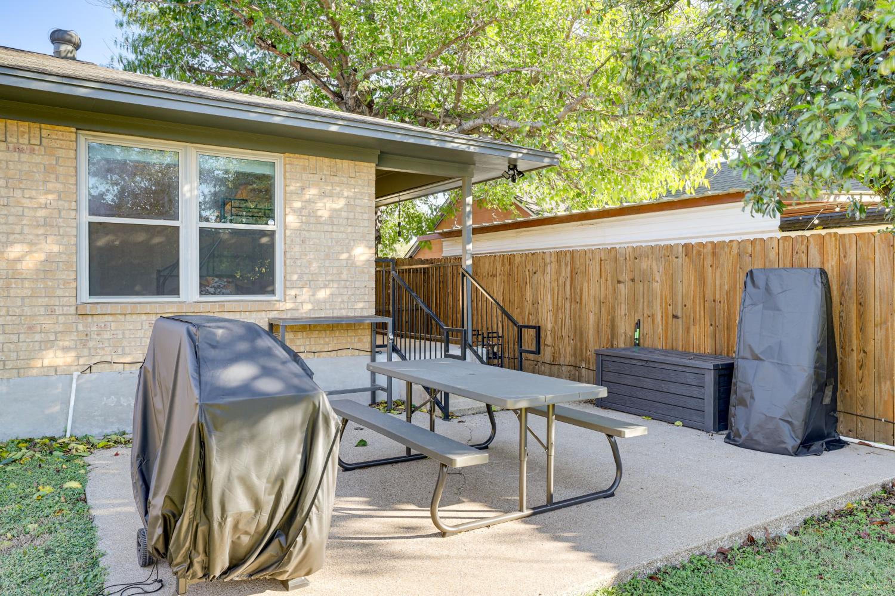 Dog-Friendly Dallas Home with Fenced Yard!