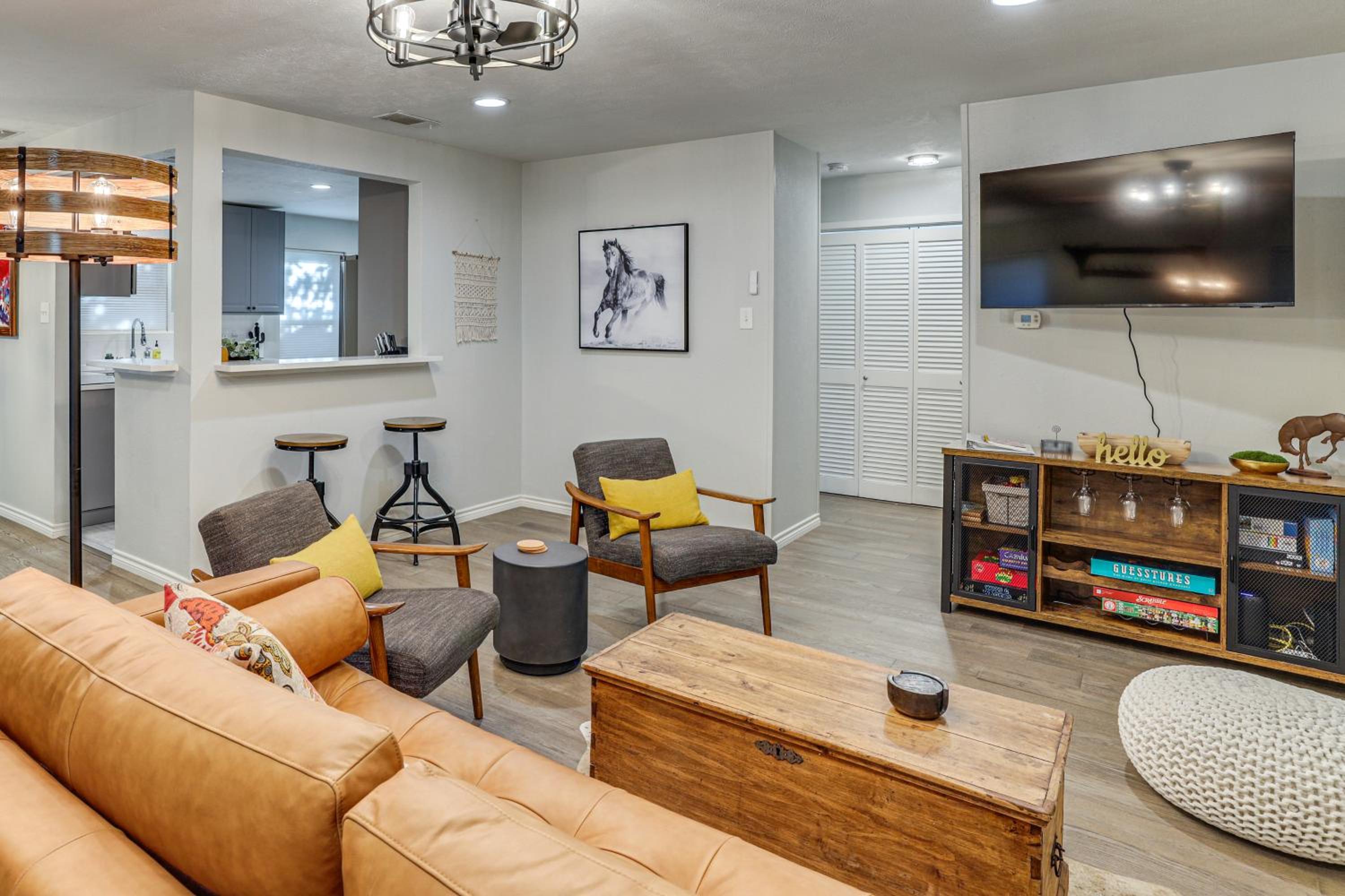 Dog-Friendly Dallas Home with Fenced Yard!