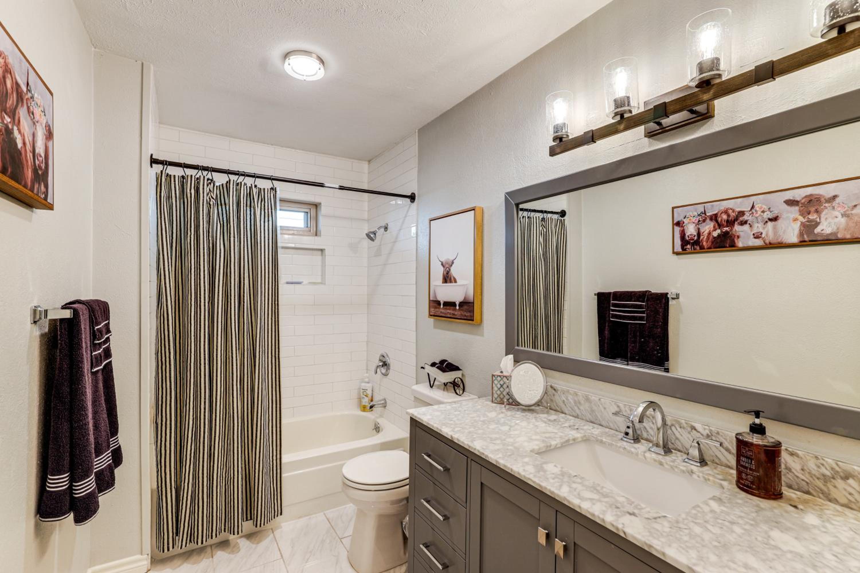 Dog-Friendly Dallas Home with Fenced Yard!