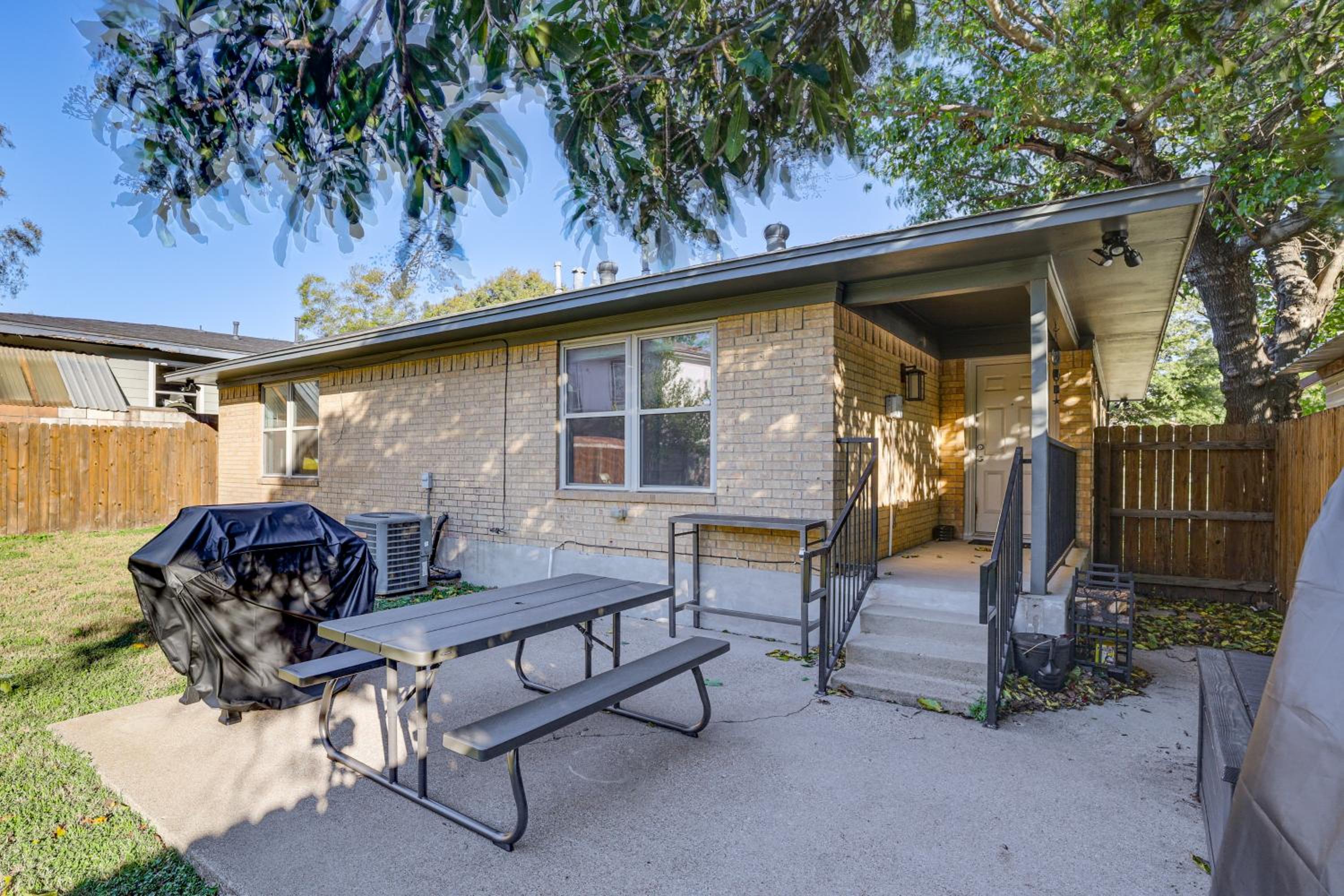 Dog-Friendly Dallas Home with Fenced Yard!