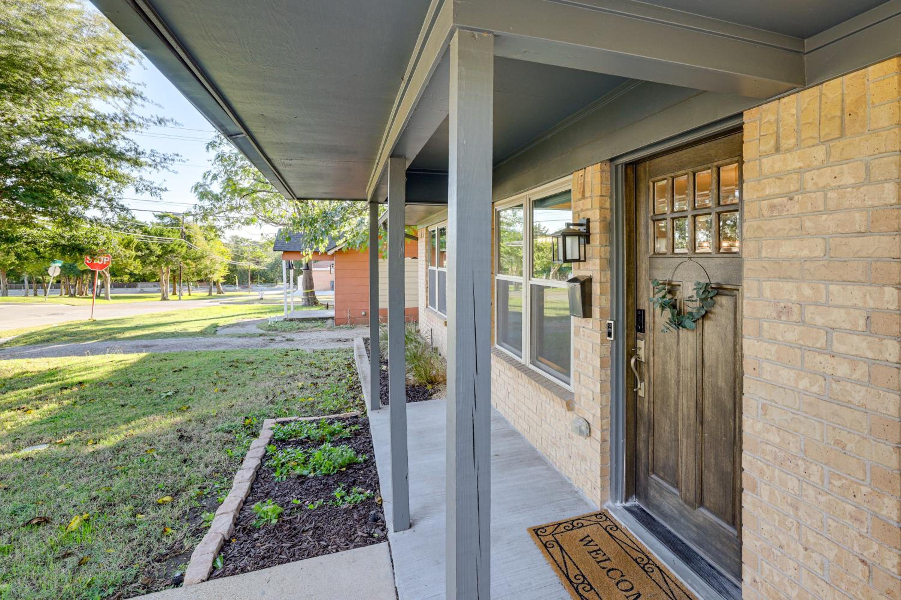 Dog-Friendly Dallas Home with Fenced Yard!