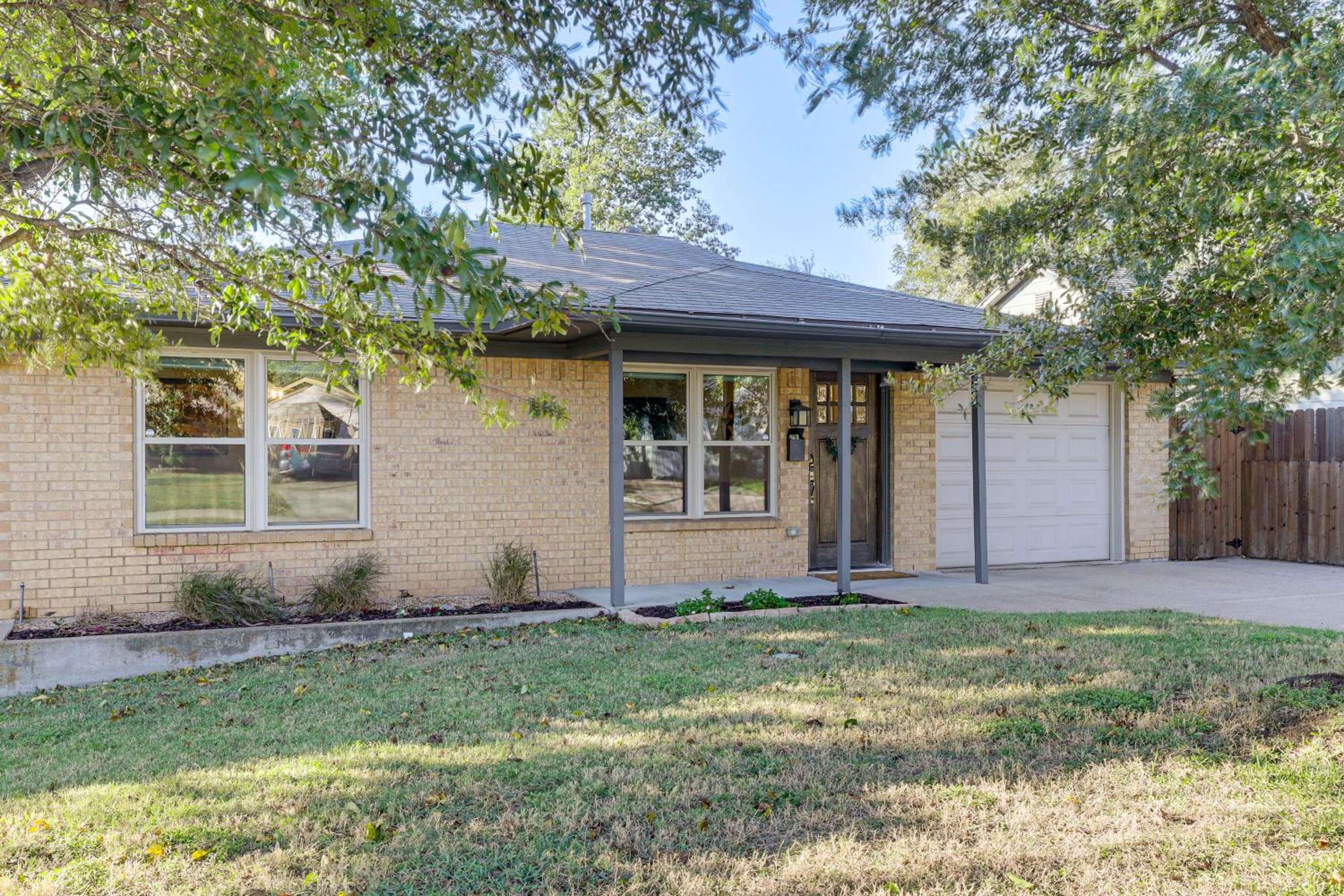 Dog-Friendly Dallas Home with Fenced Yard!