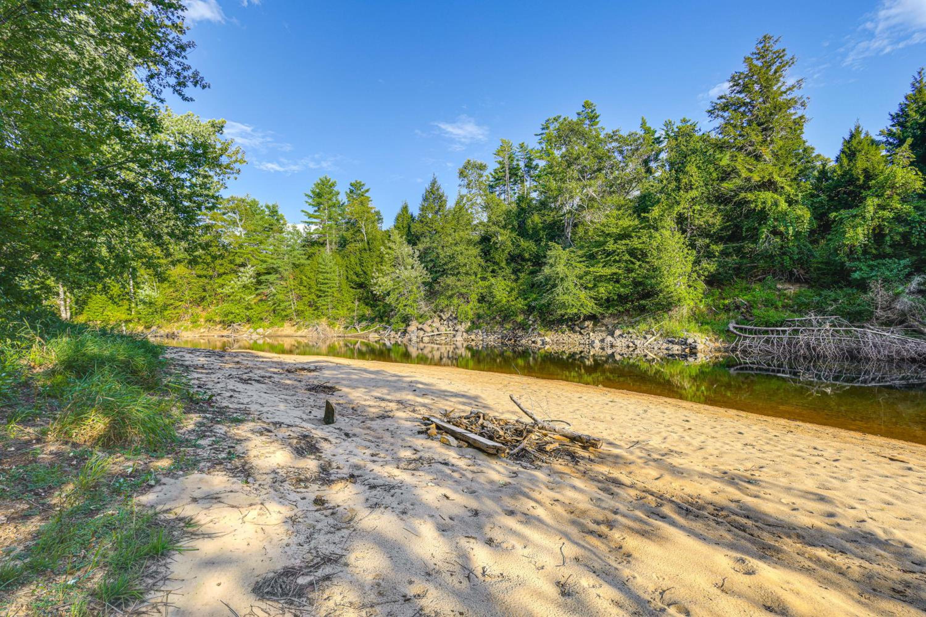 9 Mi to Hickory Ski Center Wooded Warrensburg Gem