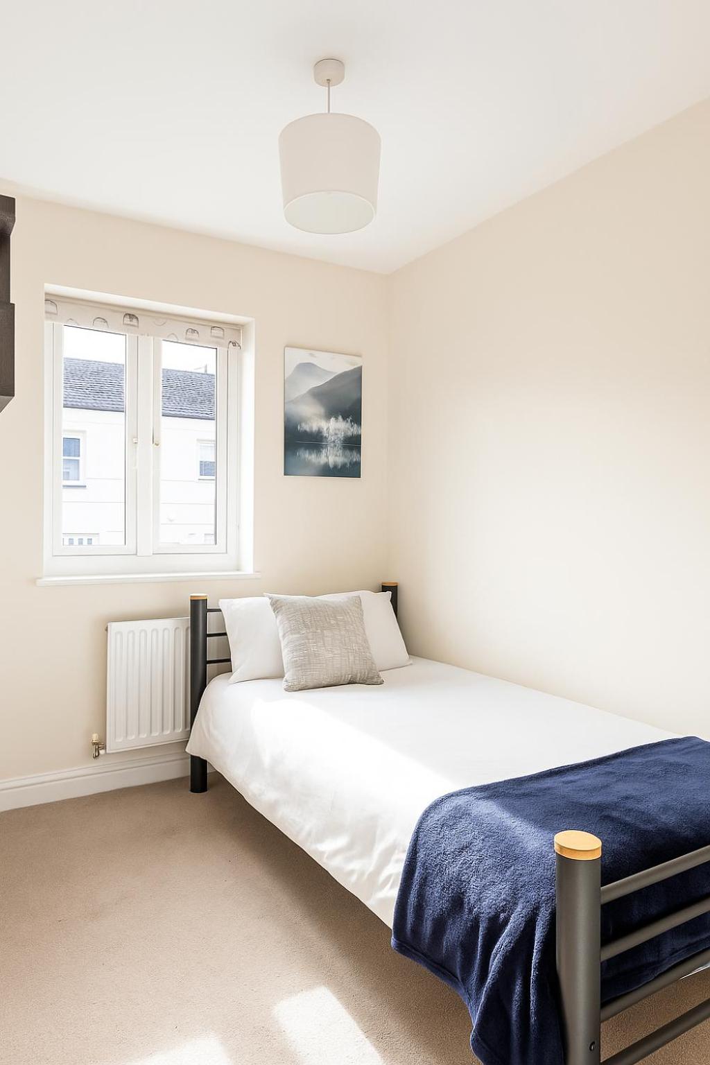 Large 3 Bed Home - Coop Live -Free parking