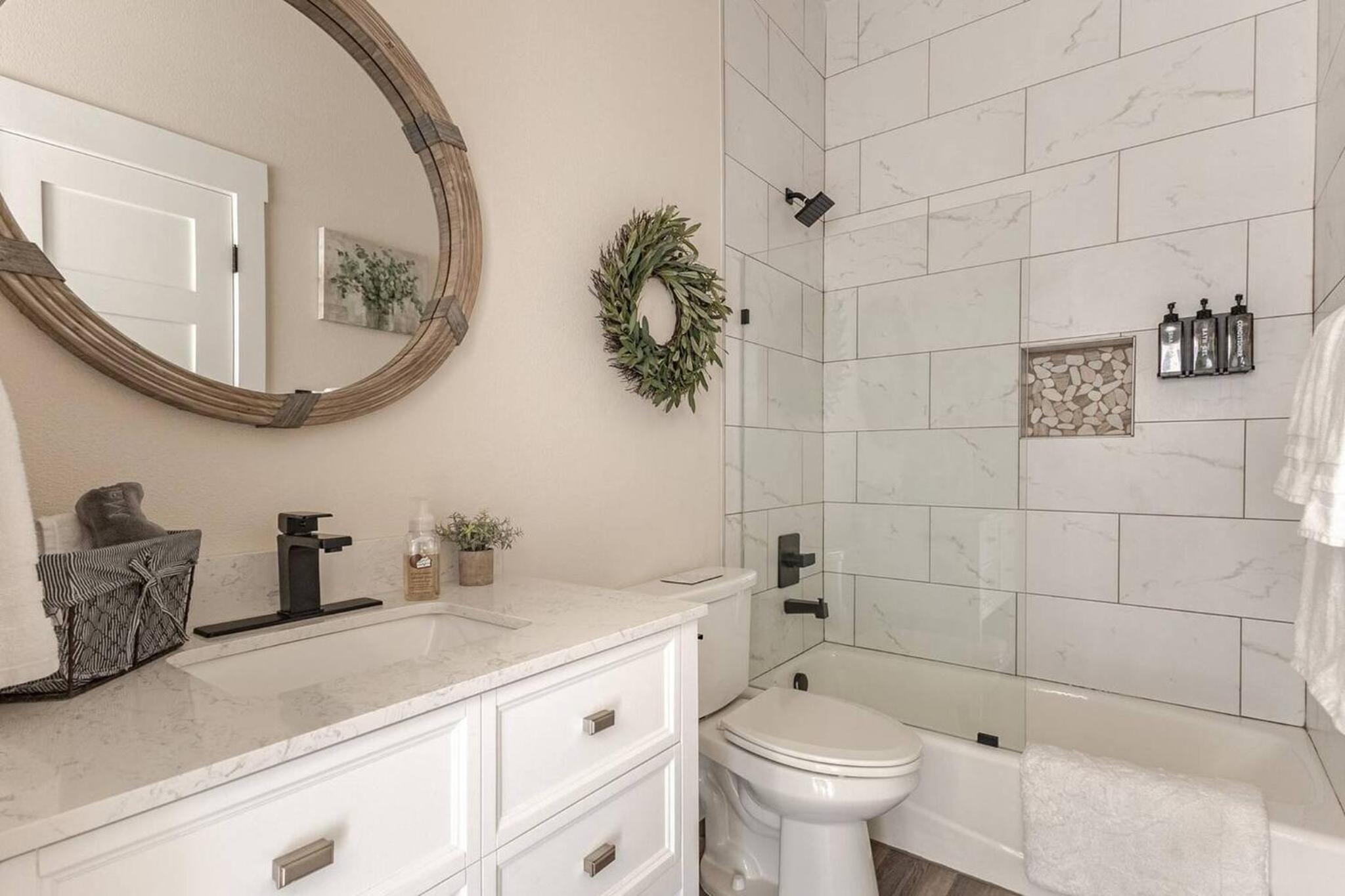 Riverside Luxury A/B, Sleeps 12!