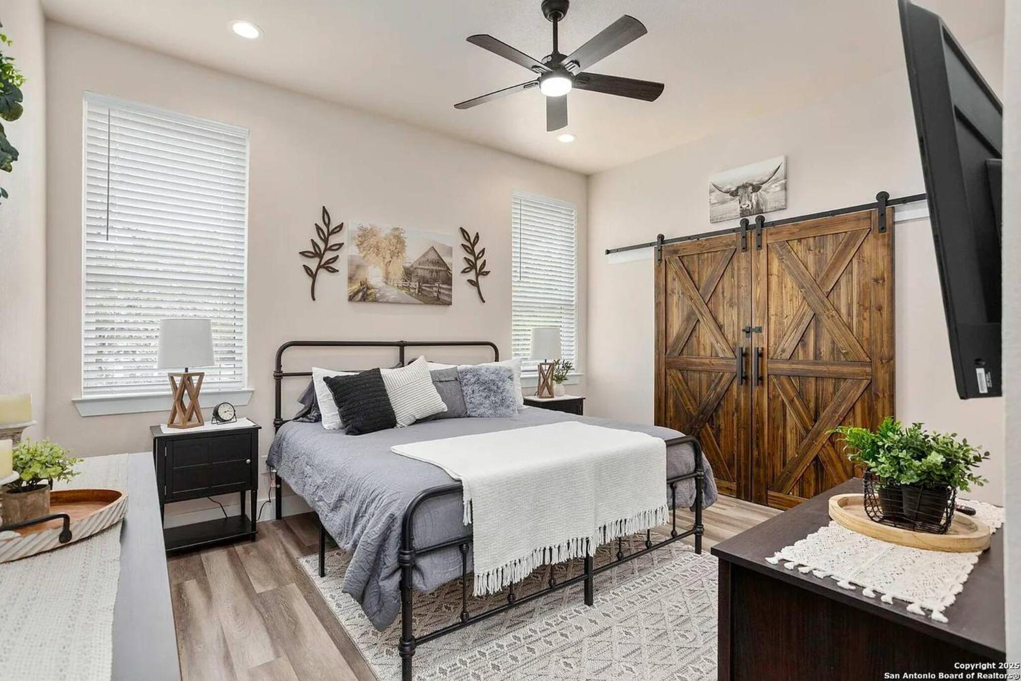 Riverside Luxury A/B, Sleeps 12!