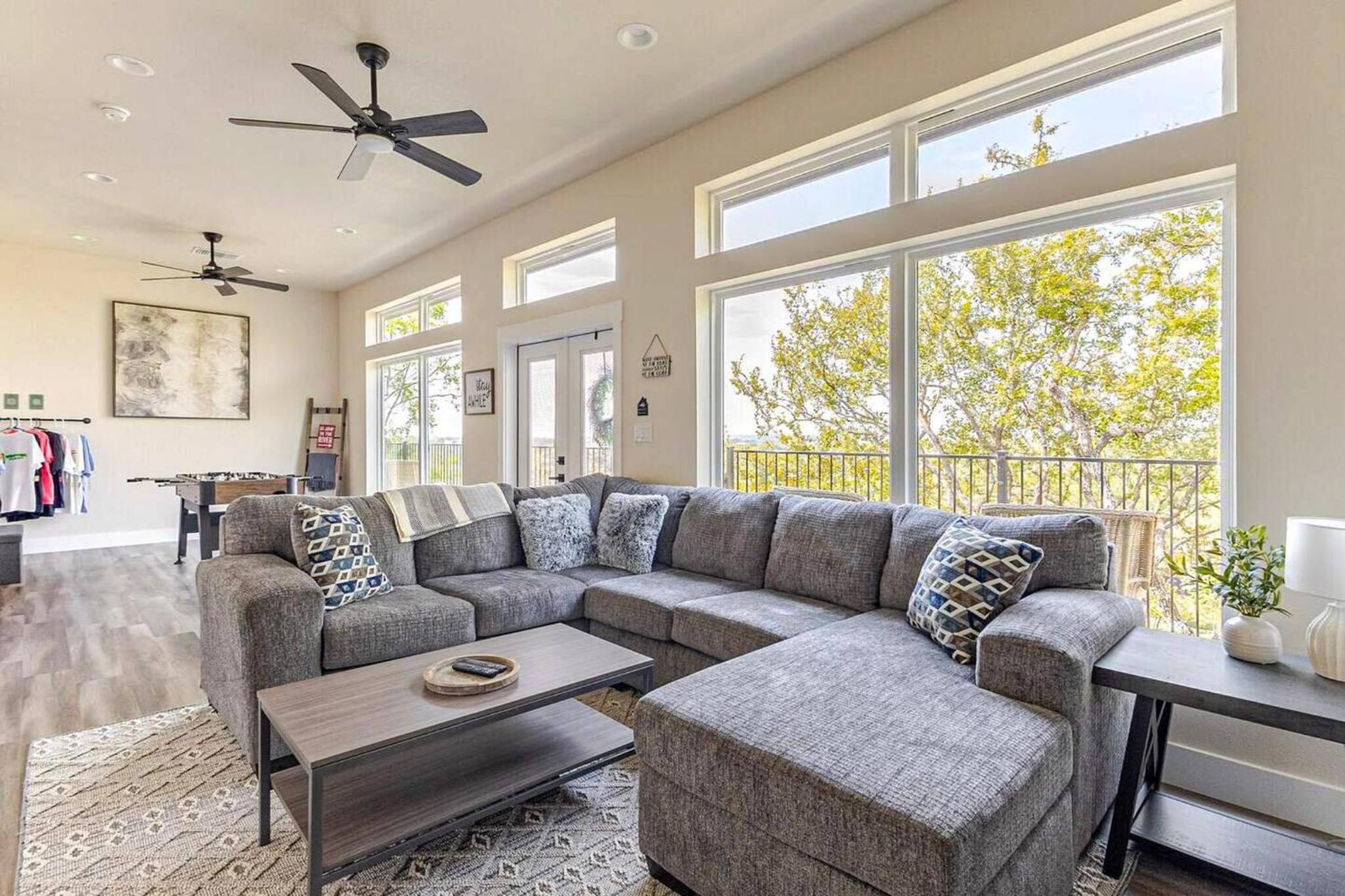Riverside Luxury A/B, Sleeps 12!