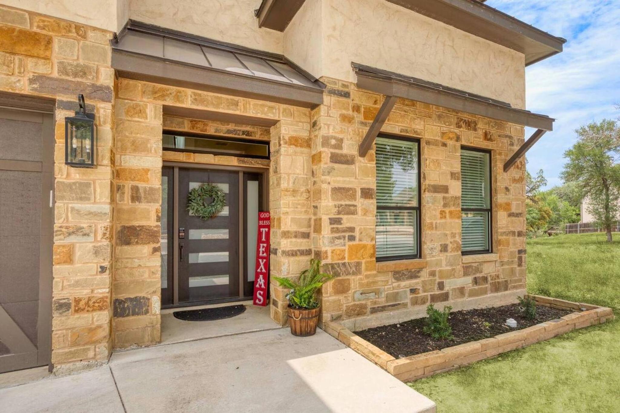 Riverside Luxury A/B, Sleeps 12!
