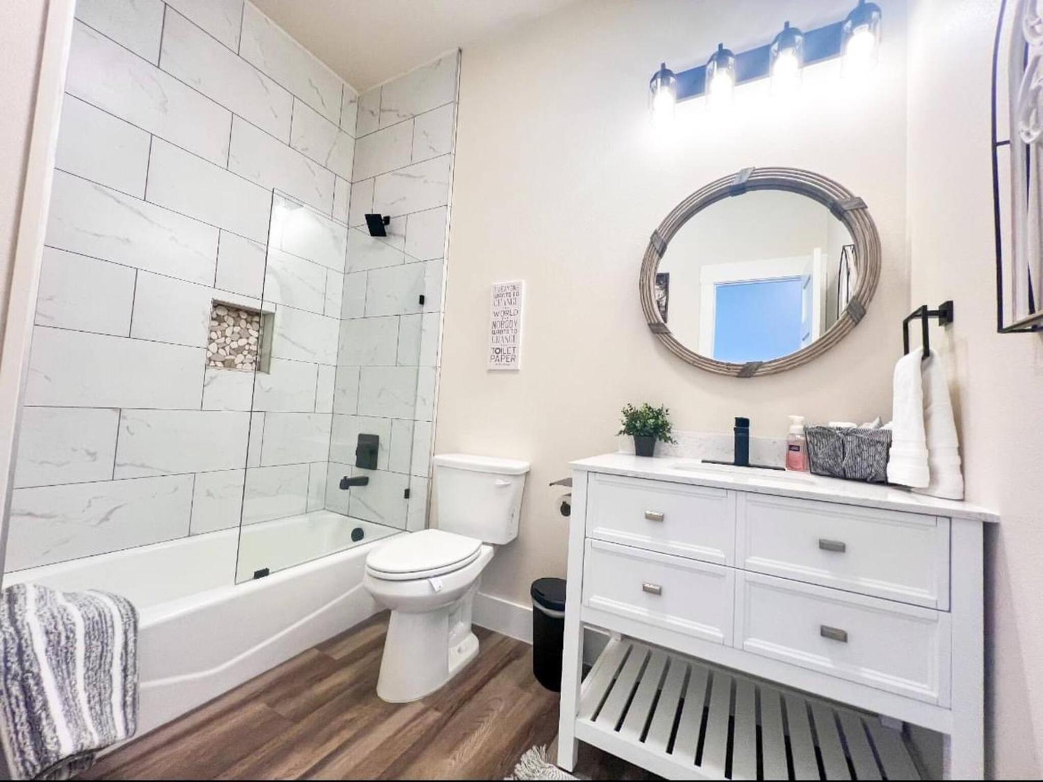 Riverside Luxury A/B, Sleeps 12!