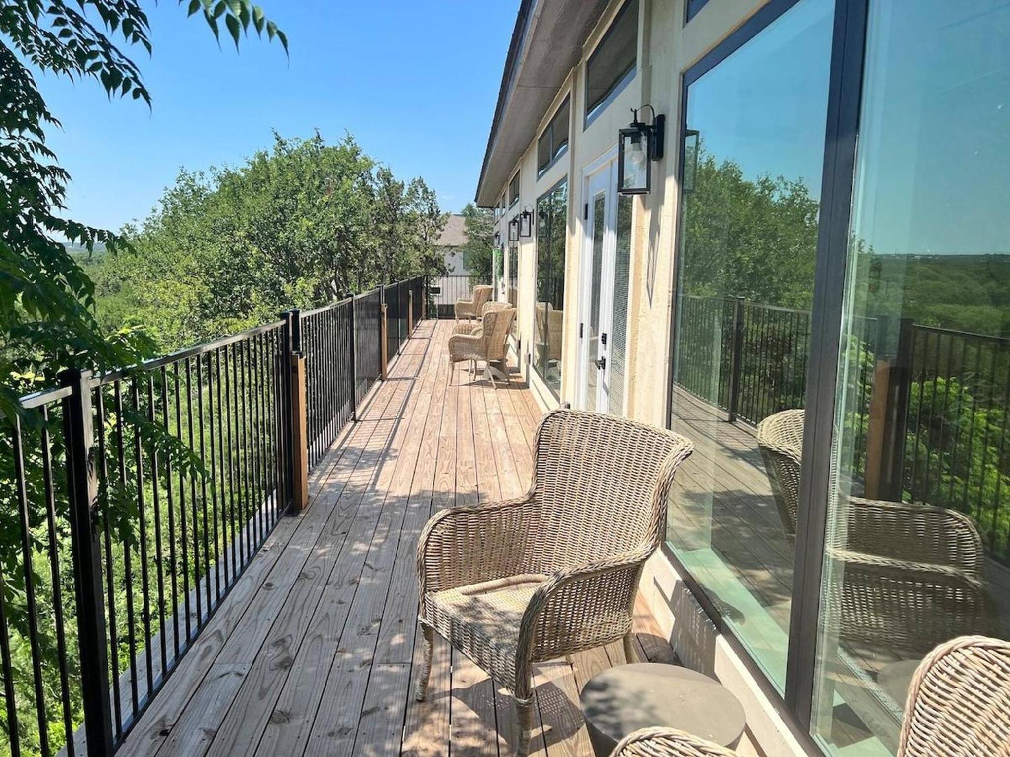 Riverside Luxury A/B, Sleeps 12!