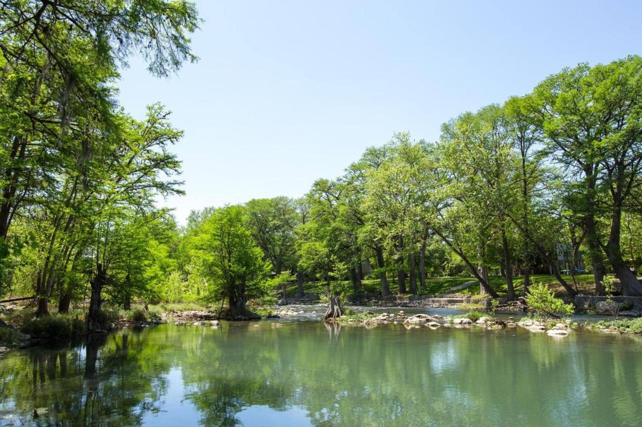 Riverside Luxury A/B, Sleeps 12!