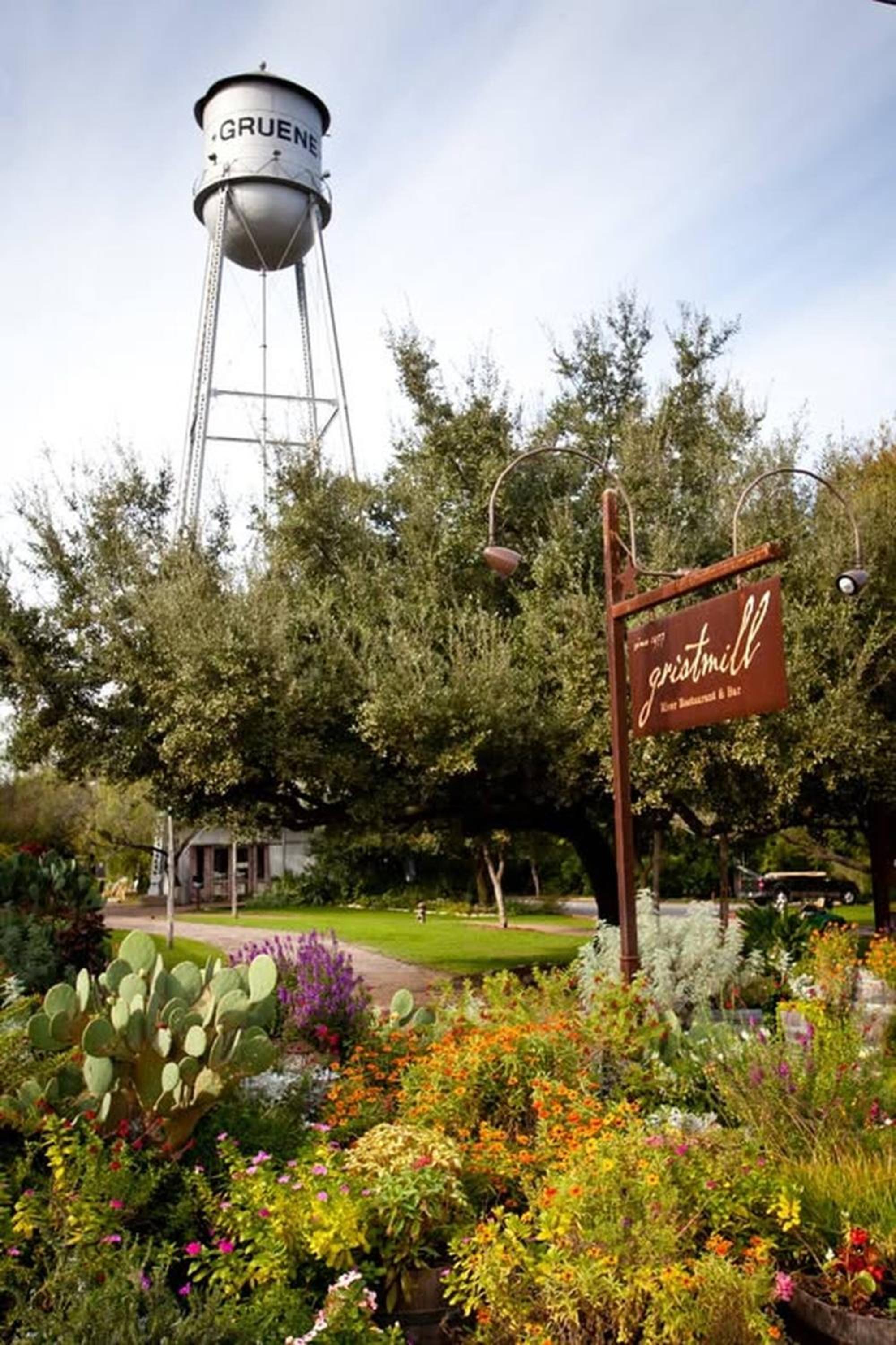 Riverside Luxury A/B, Sleeps 12!