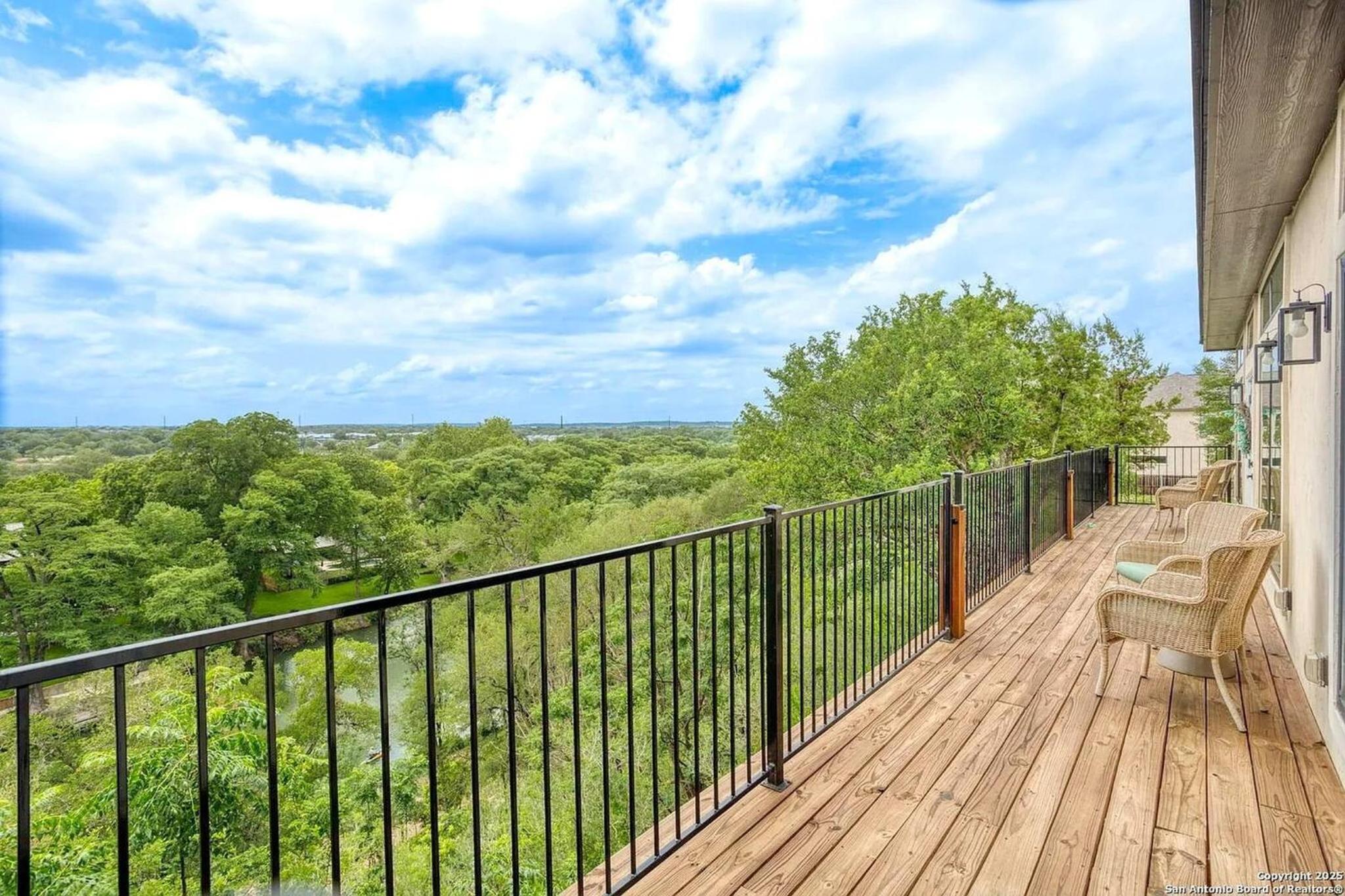 Riverside Luxury A/B, Sleeps 12!