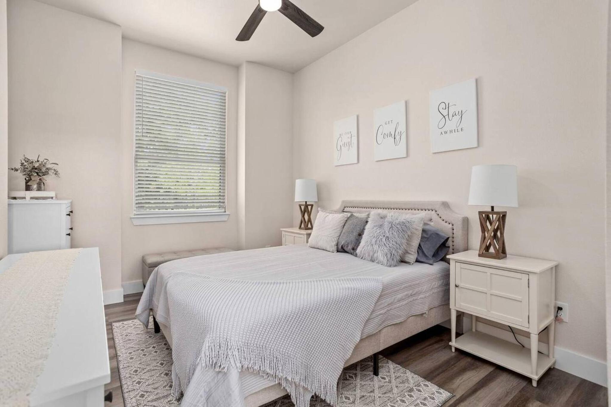 Riverside Luxury A/B, Sleeps 12!