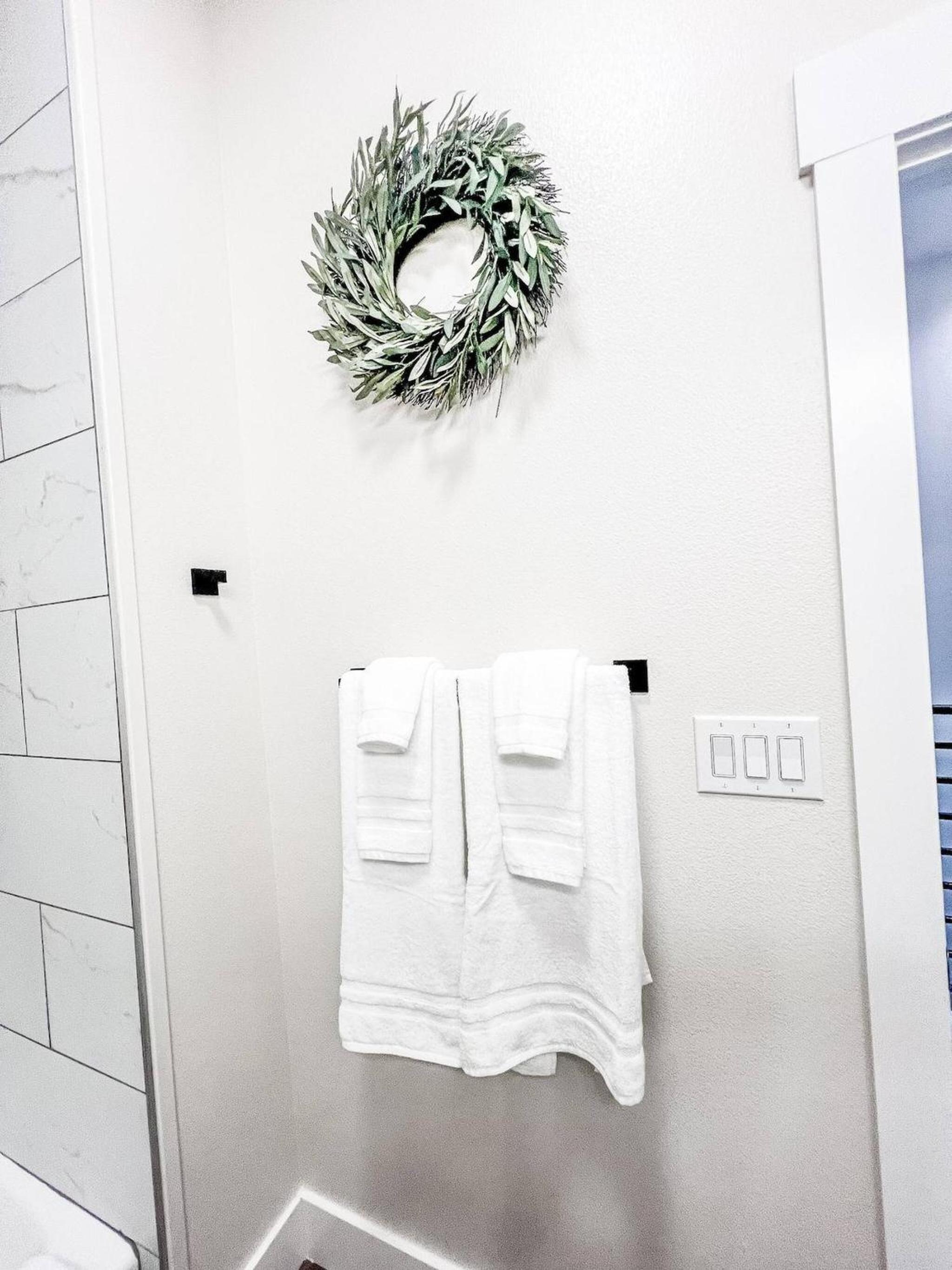 Riverside Luxury A/B, Sleeps 12!