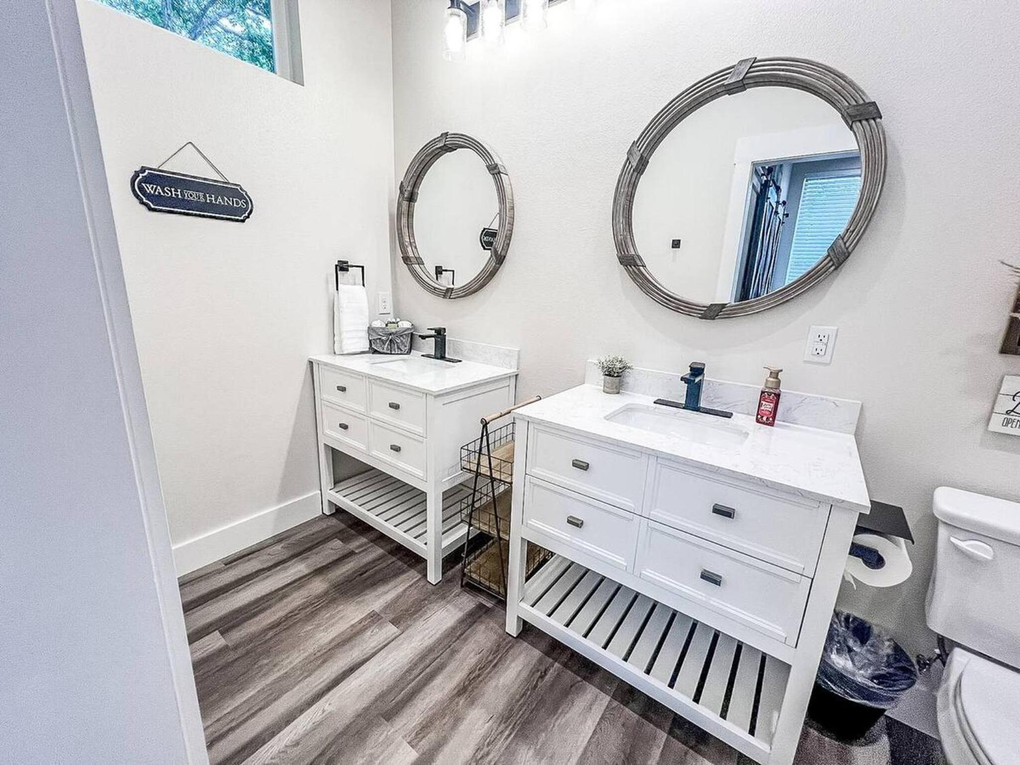Riverside Luxury A/B, Sleeps 12!