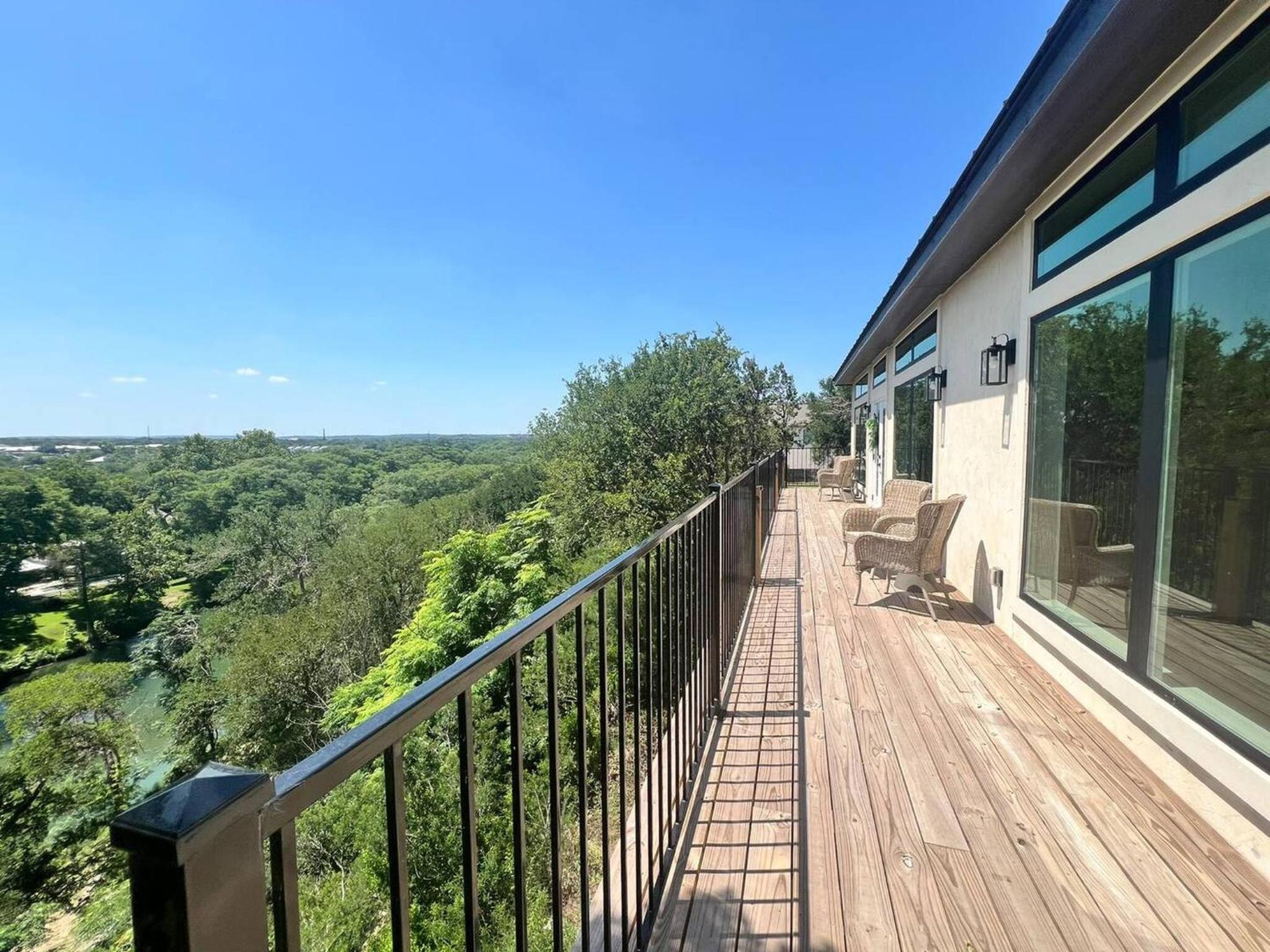 Riverside Luxury A/B, Sleeps 12!