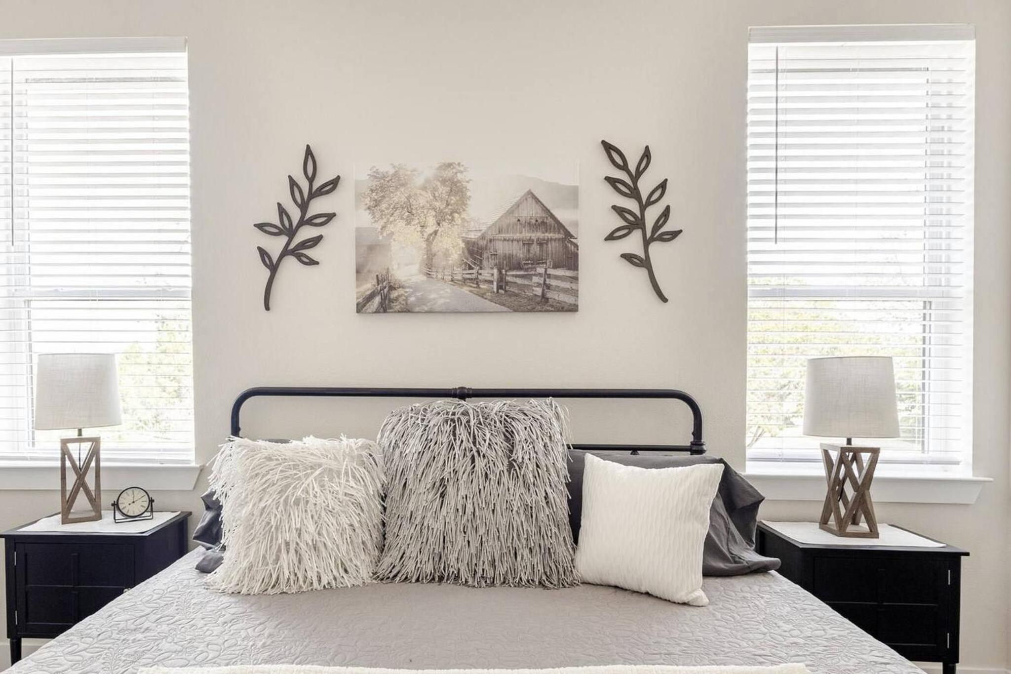 Riverside Luxury A/B, Sleeps 12!