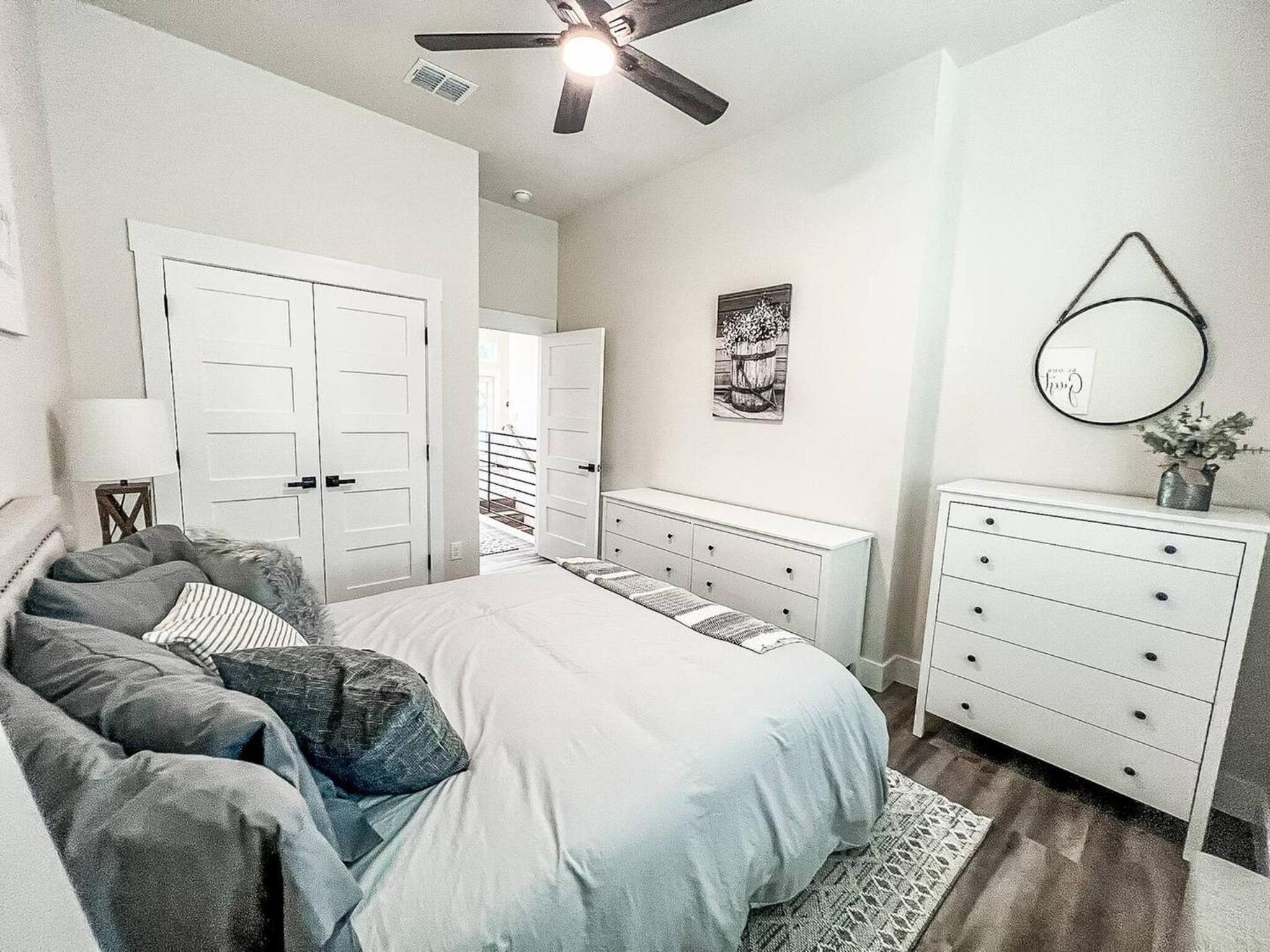 Riverside Luxury A/B, Sleeps 12!