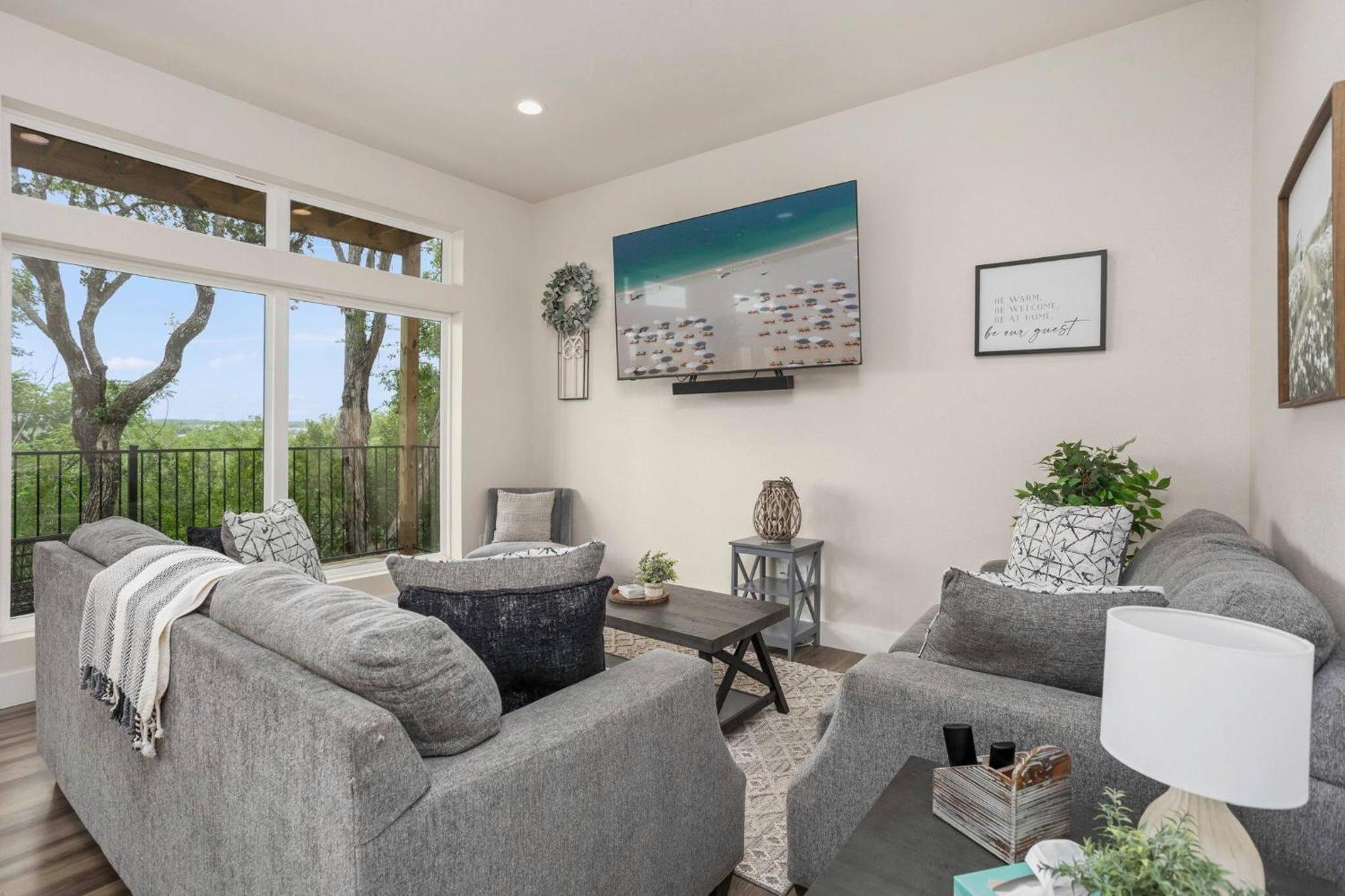 Riverside Luxury A/B, Sleeps 12!