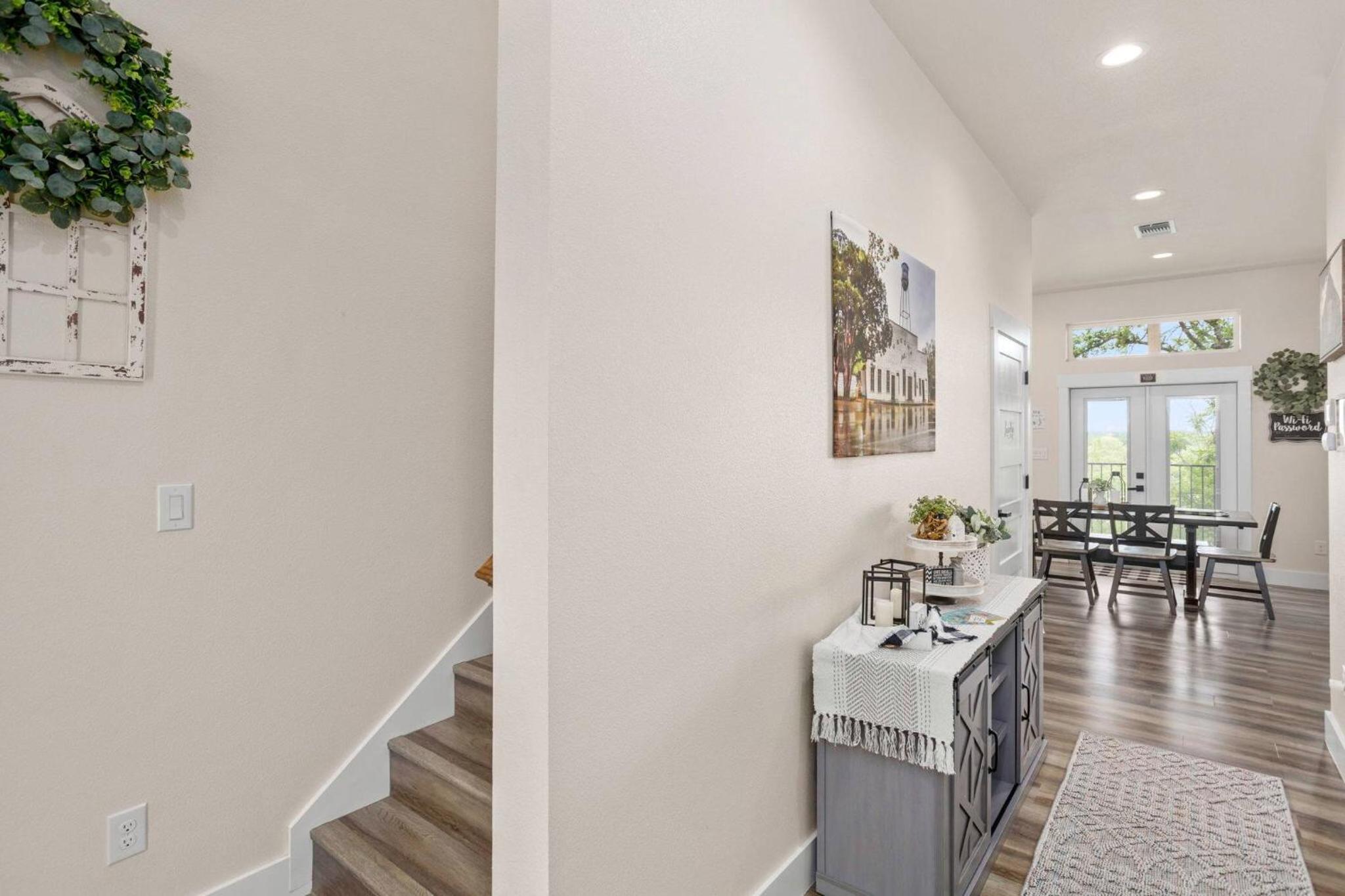 Riverside Luxury A/B, Sleeps 12!