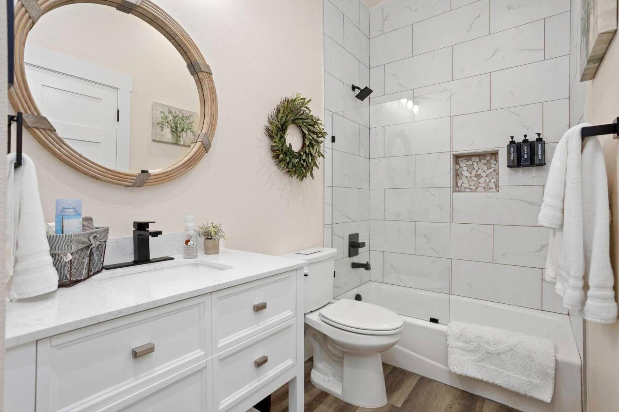 Riverside Luxury A/B, Sleeps 12!