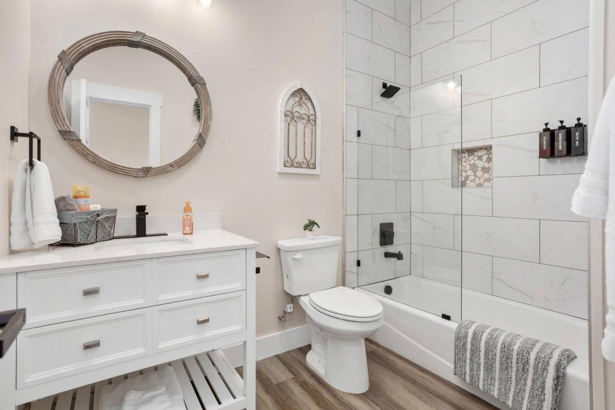Riverside Luxury A/B, Sleeps 12!