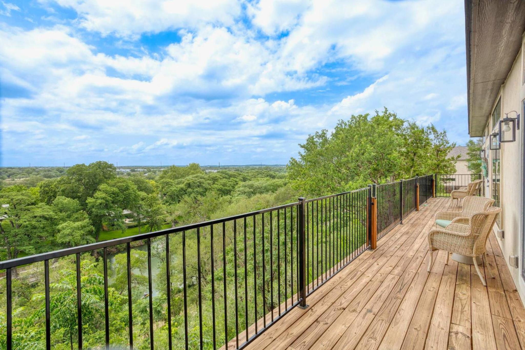 Riverside Luxury A/B, Sleeps 12!