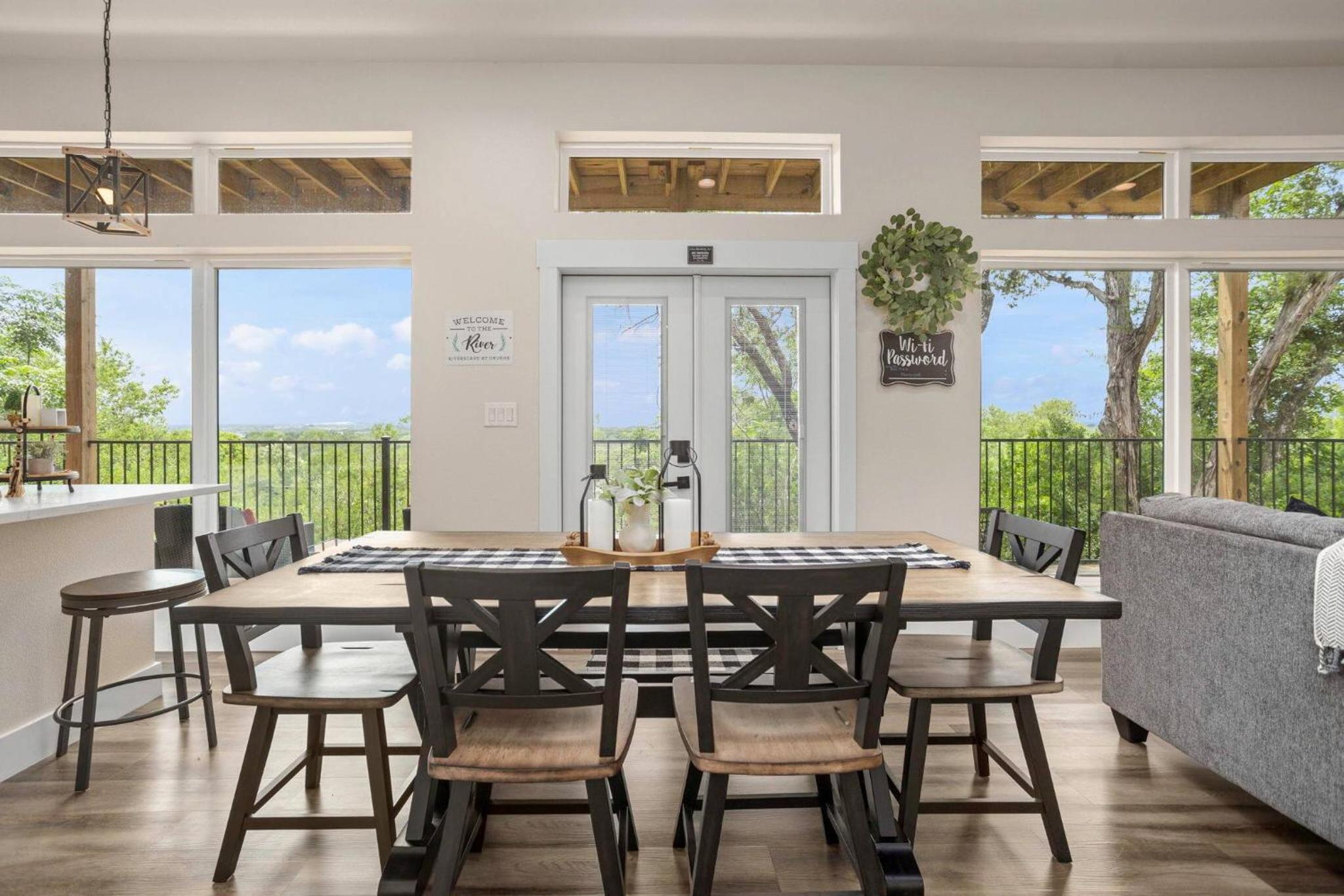 Riverside Luxury A/B, Sleeps 12!
