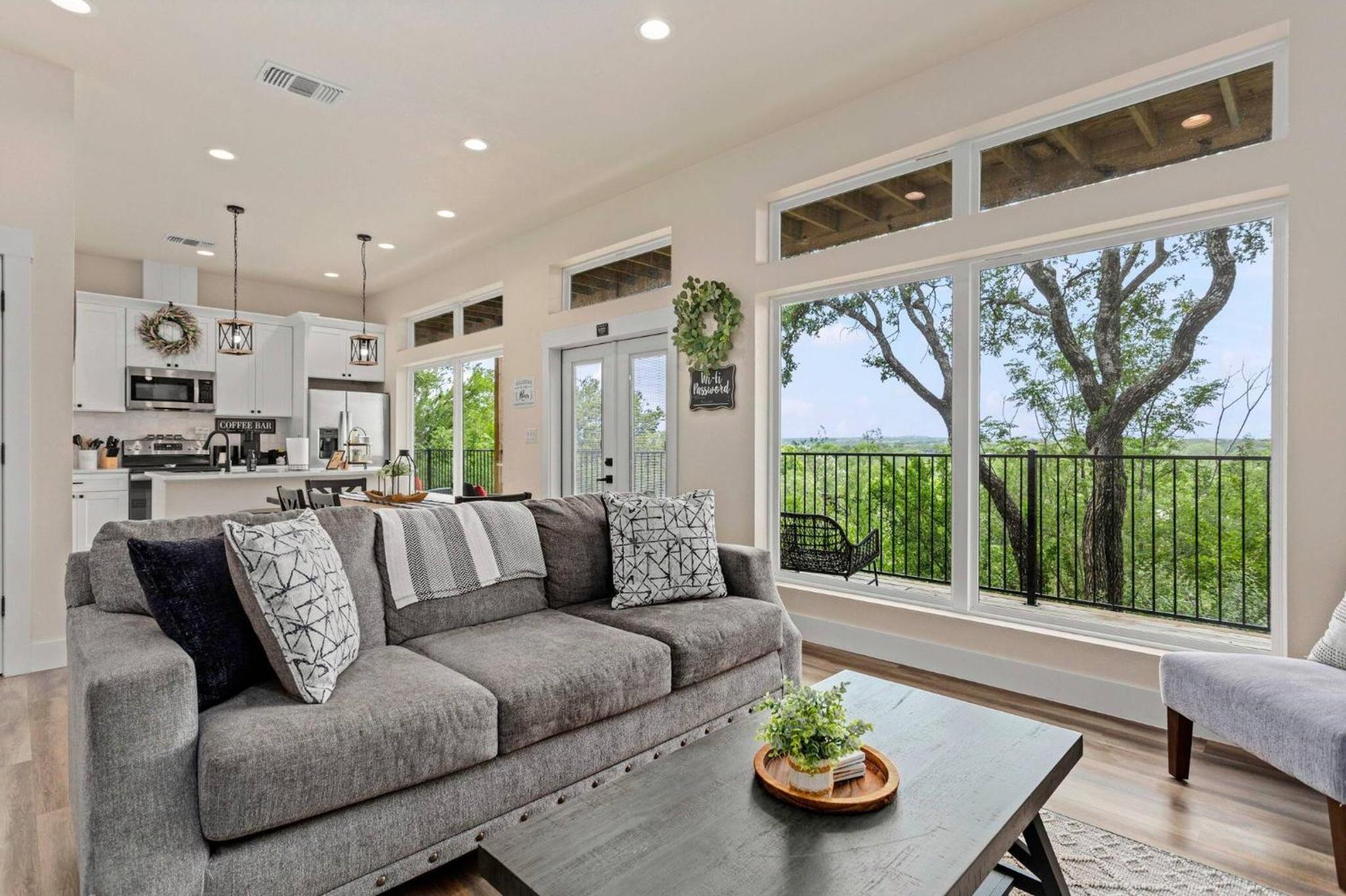 Riverside Luxury A/B, Sleeps 12!
