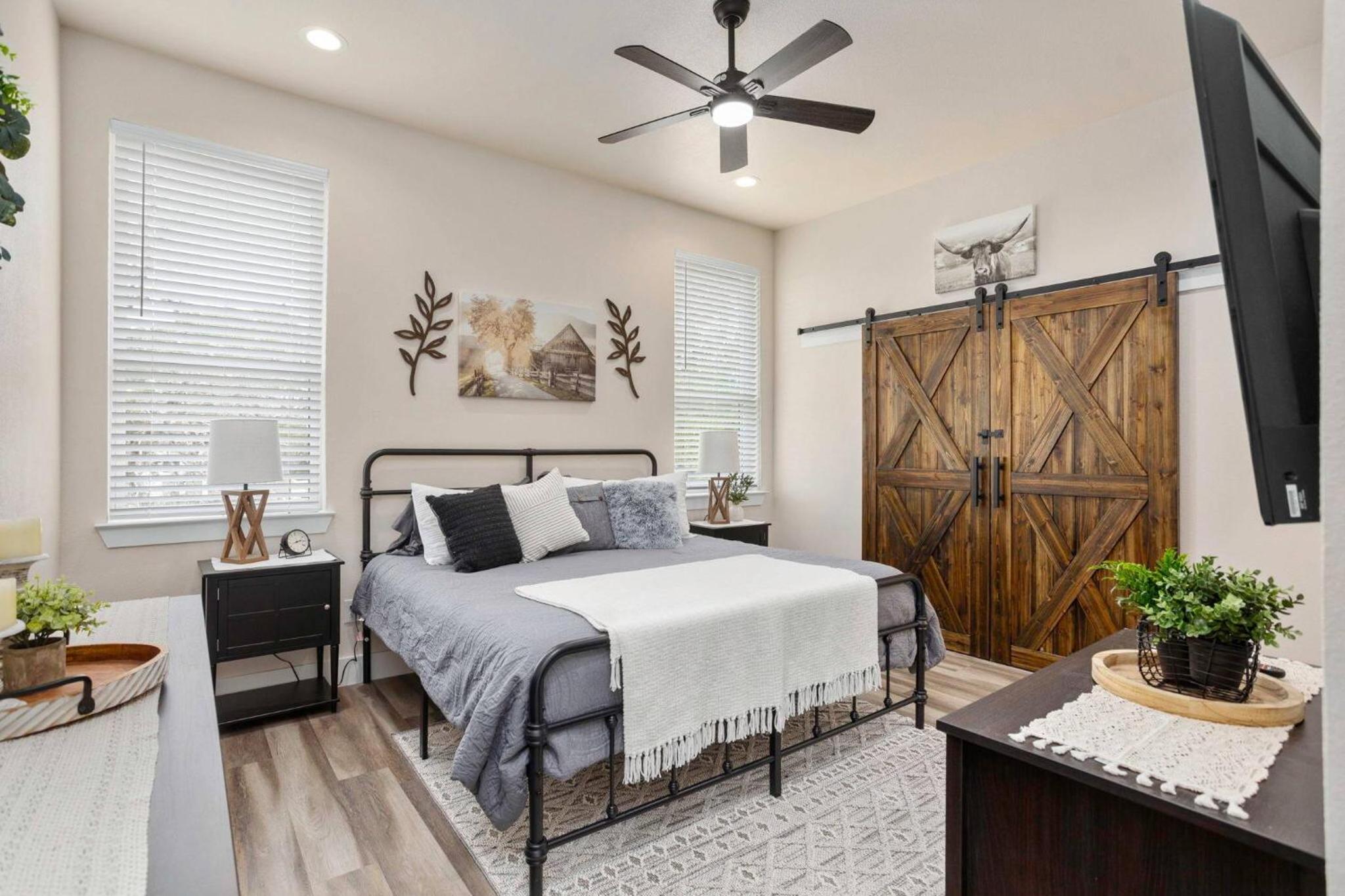 Riverside Luxury A/B, Sleeps 12!