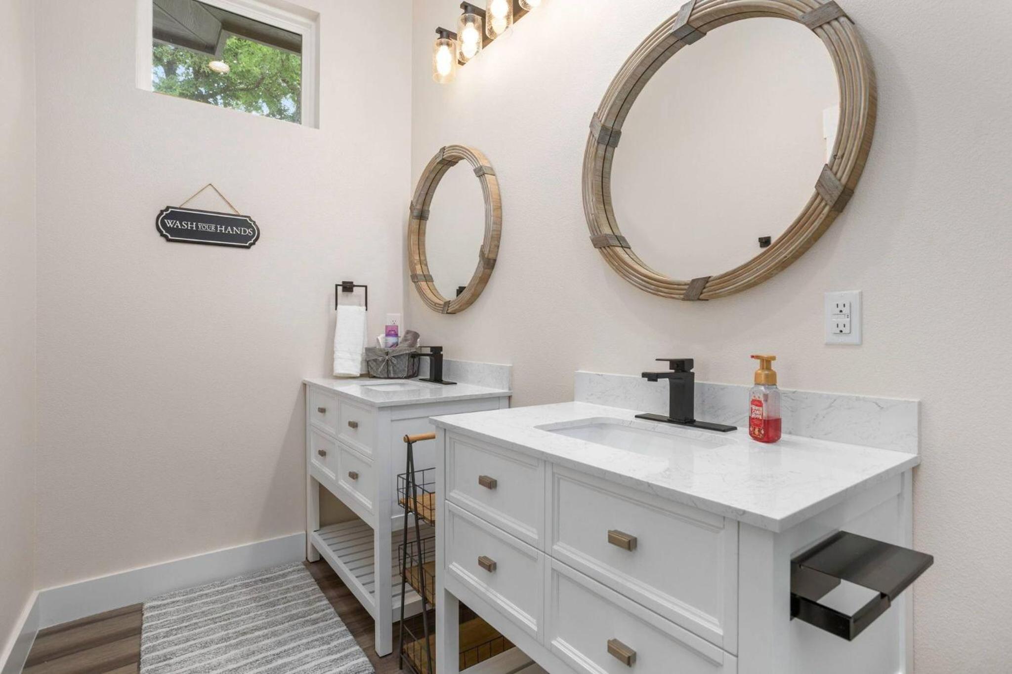 Riverside Luxury A/B, Sleeps 12!