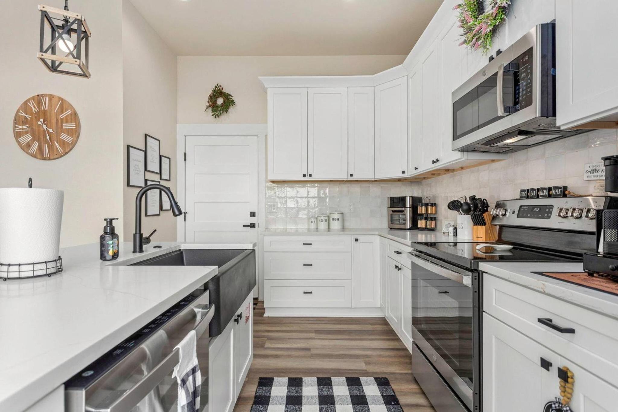 Riverside Luxury A/B, Sleeps 12!