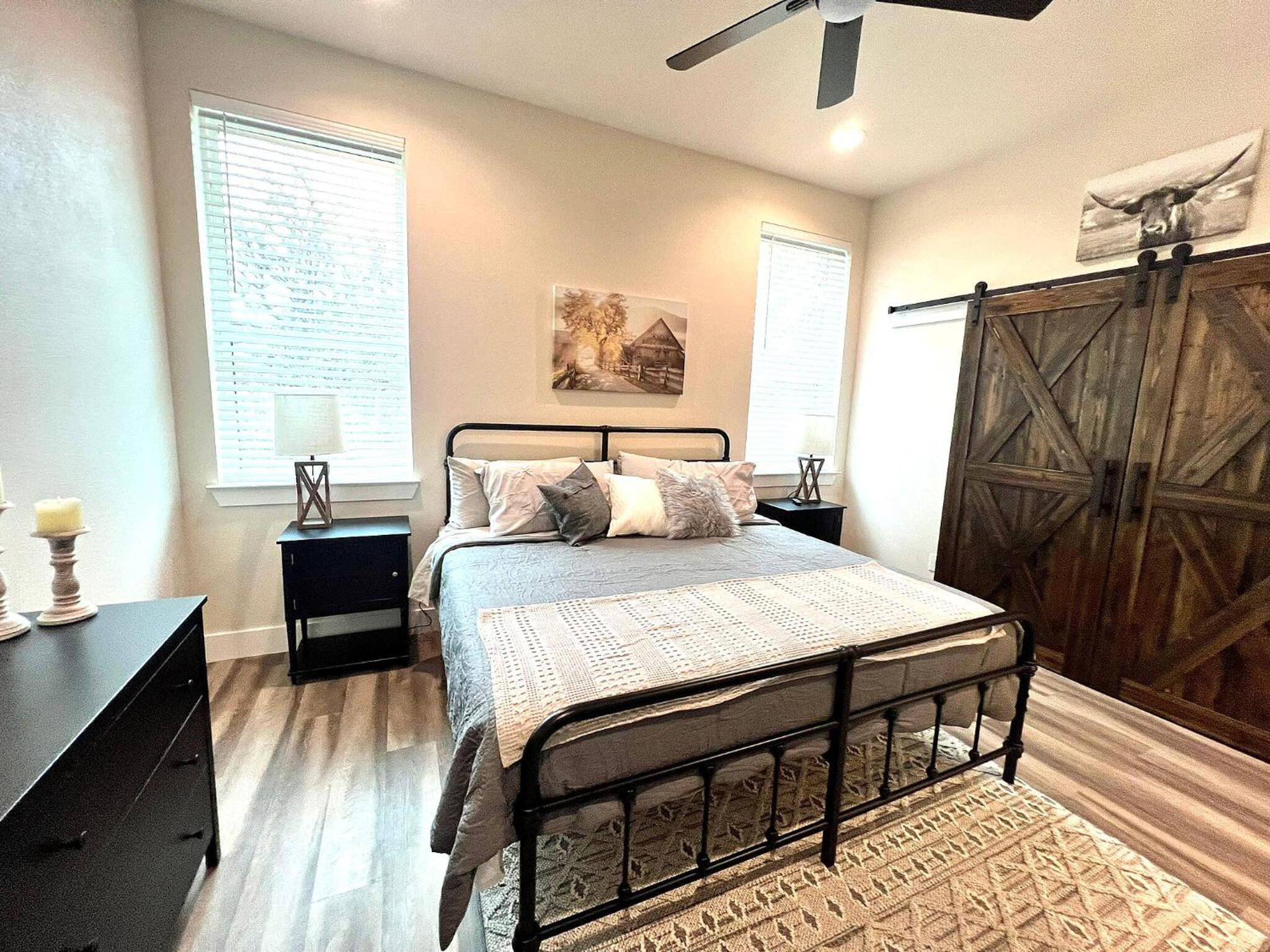 Riverside Luxury A/B, Sleeps 12!