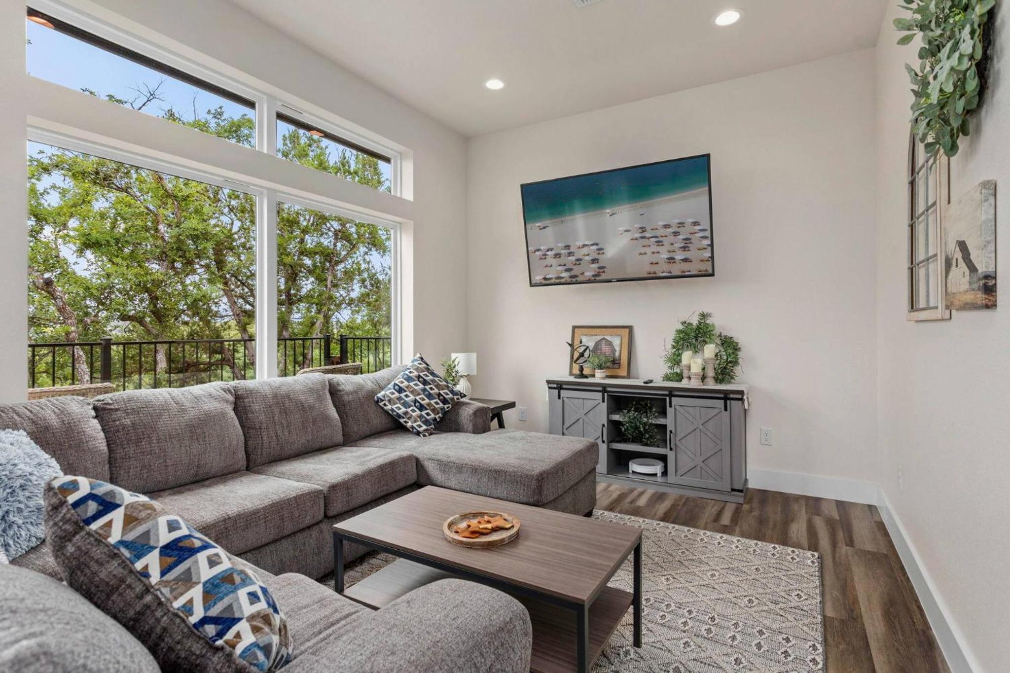 Riverside Luxury A/B, Sleeps 12!