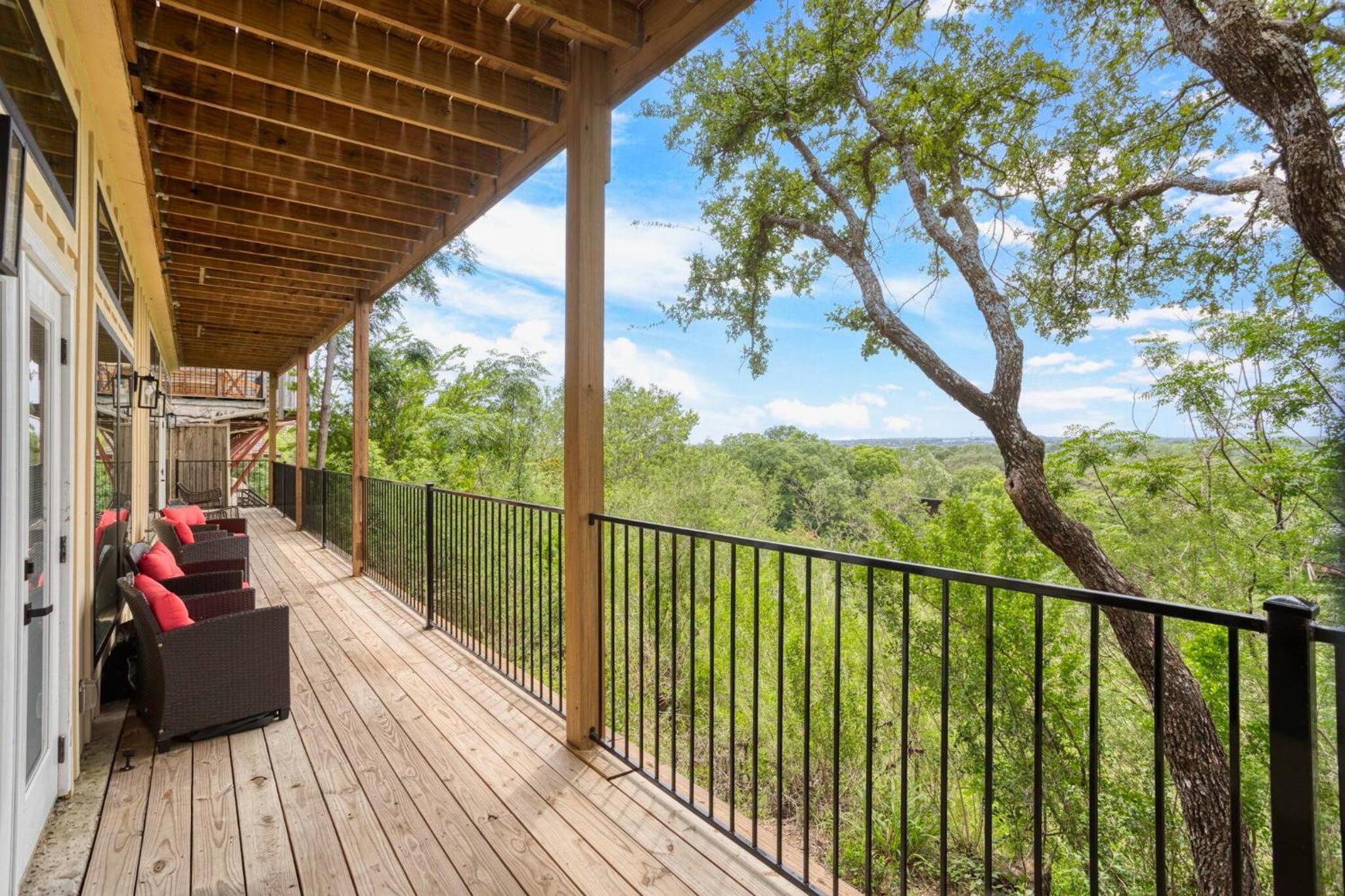 Riverside Luxury A/B, Sleeps 12!
